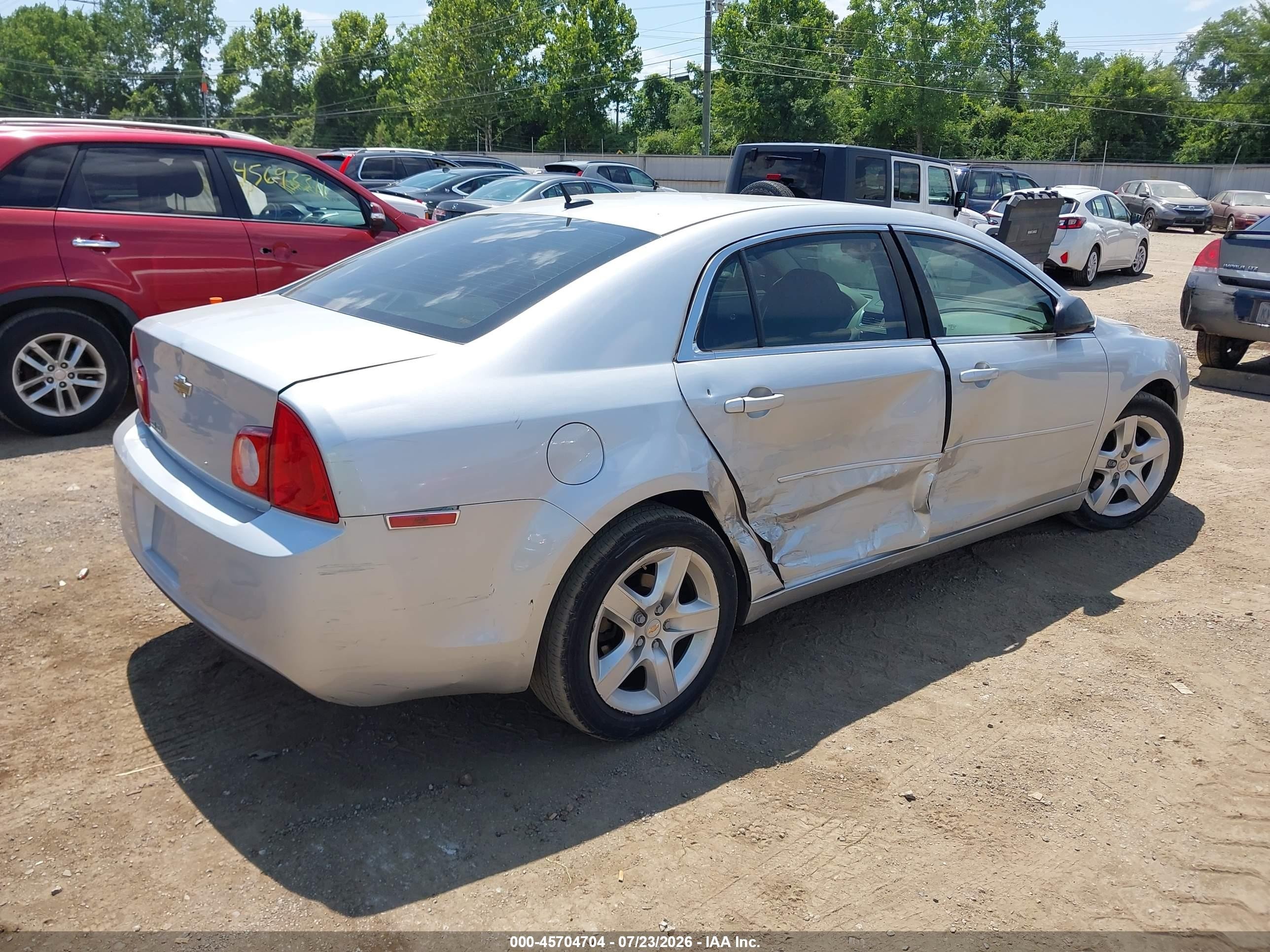 2011 Chevrolet Malibu Ls Серебряный vin: 1G1ZB5E14BF170192