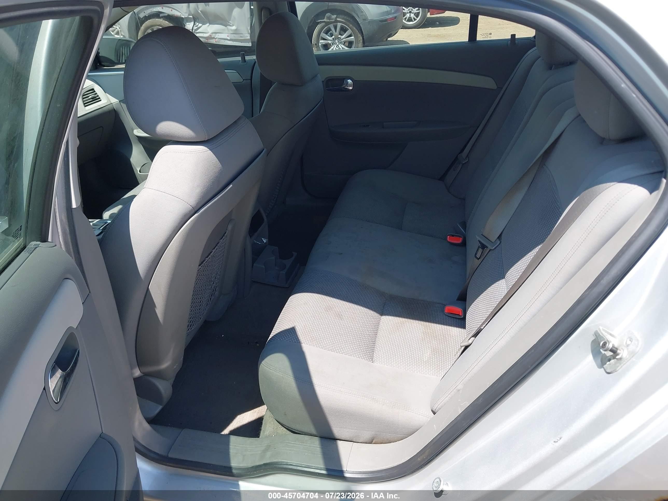 2011 Chevrolet Malibu Ls Серебряный vin: 1G1ZB5E14BF170192