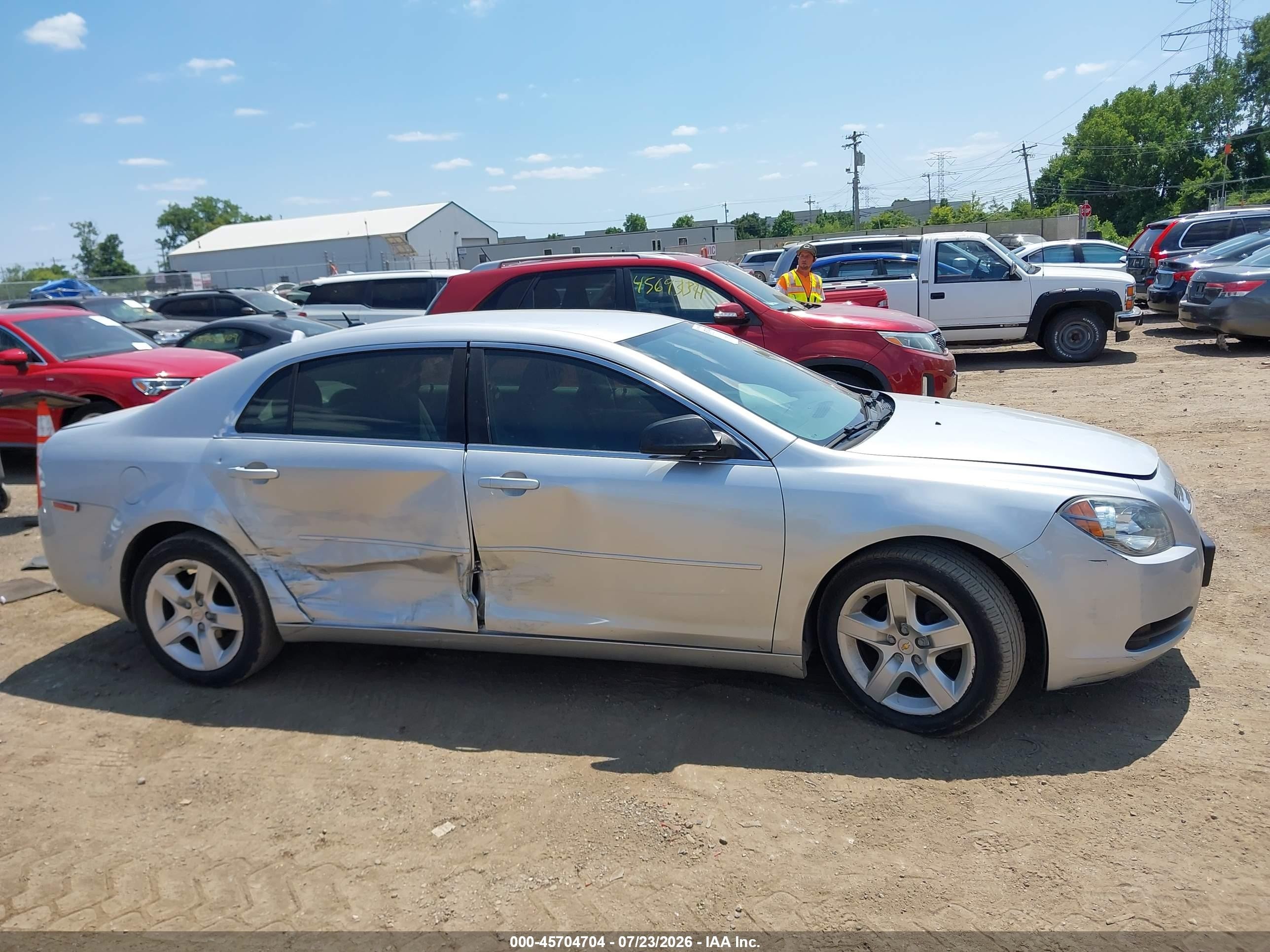2011 Chevrolet Malibu Ls Серебряный vin: 1G1ZB5E14BF170192