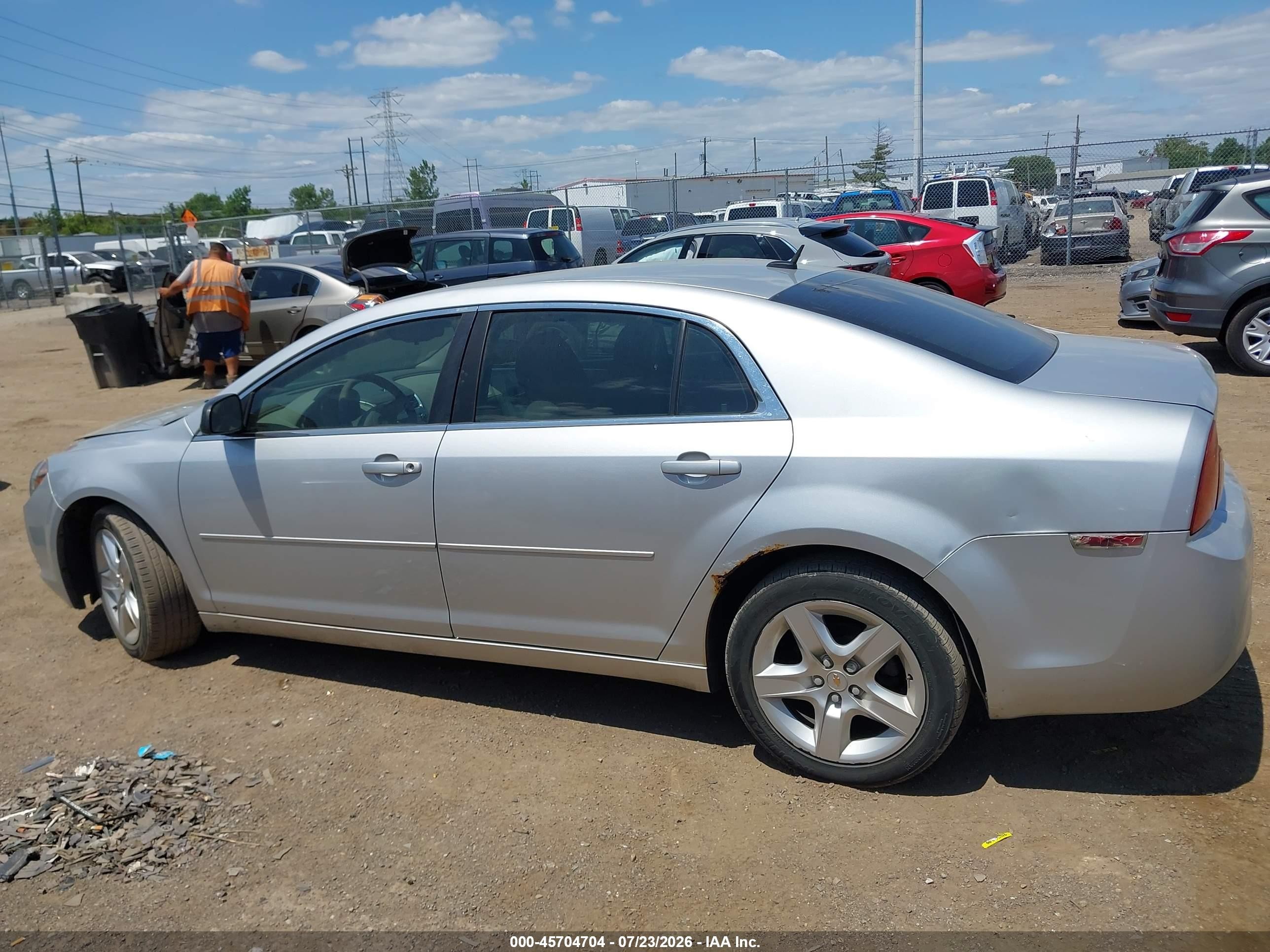 2011 Chevrolet Malibu Ls Серебряный vin: 1G1ZB5E14BF170192
