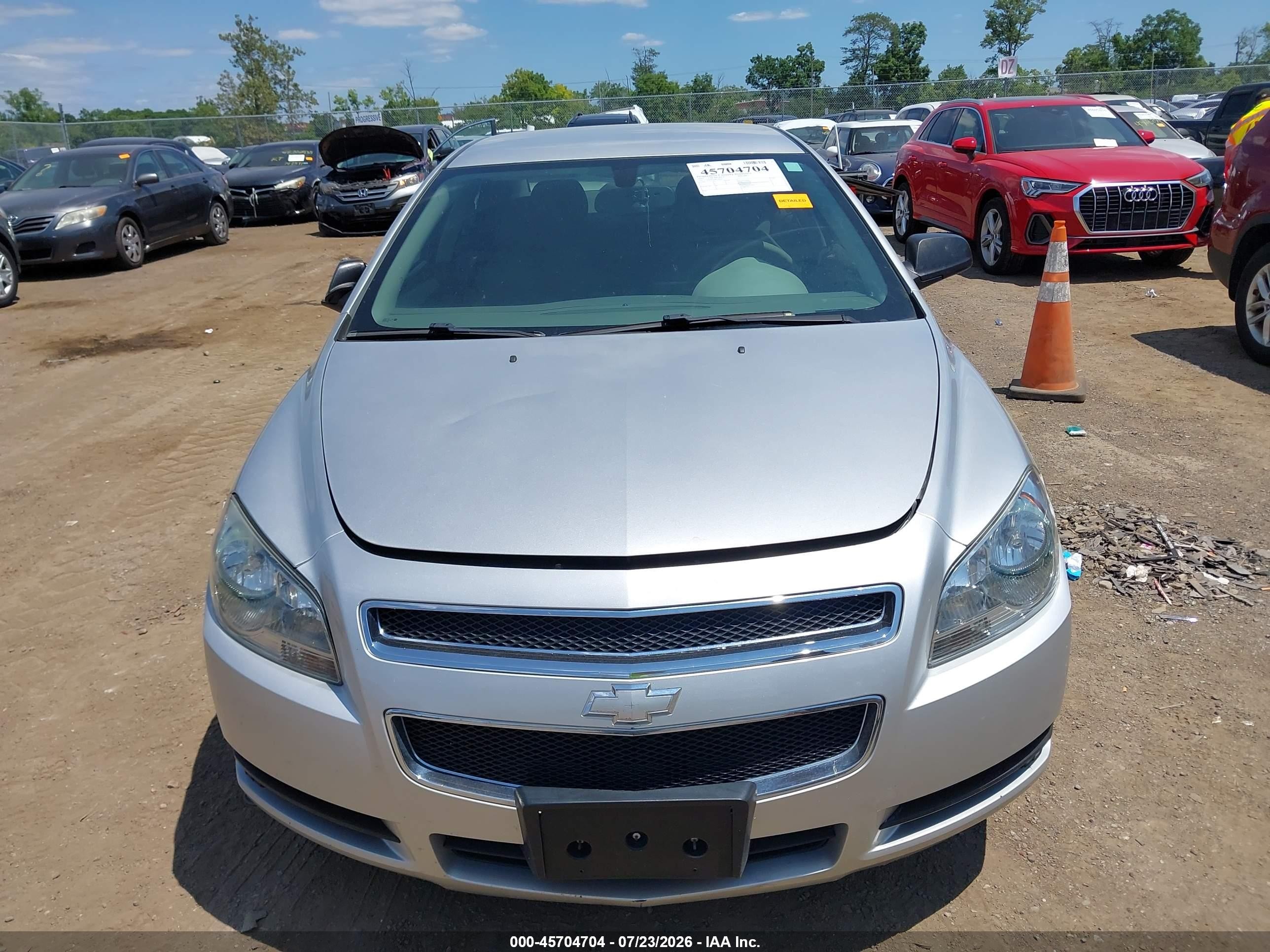 2011 Chevrolet Malibu Ls Серебряный vin: 1G1ZB5E14BF170192