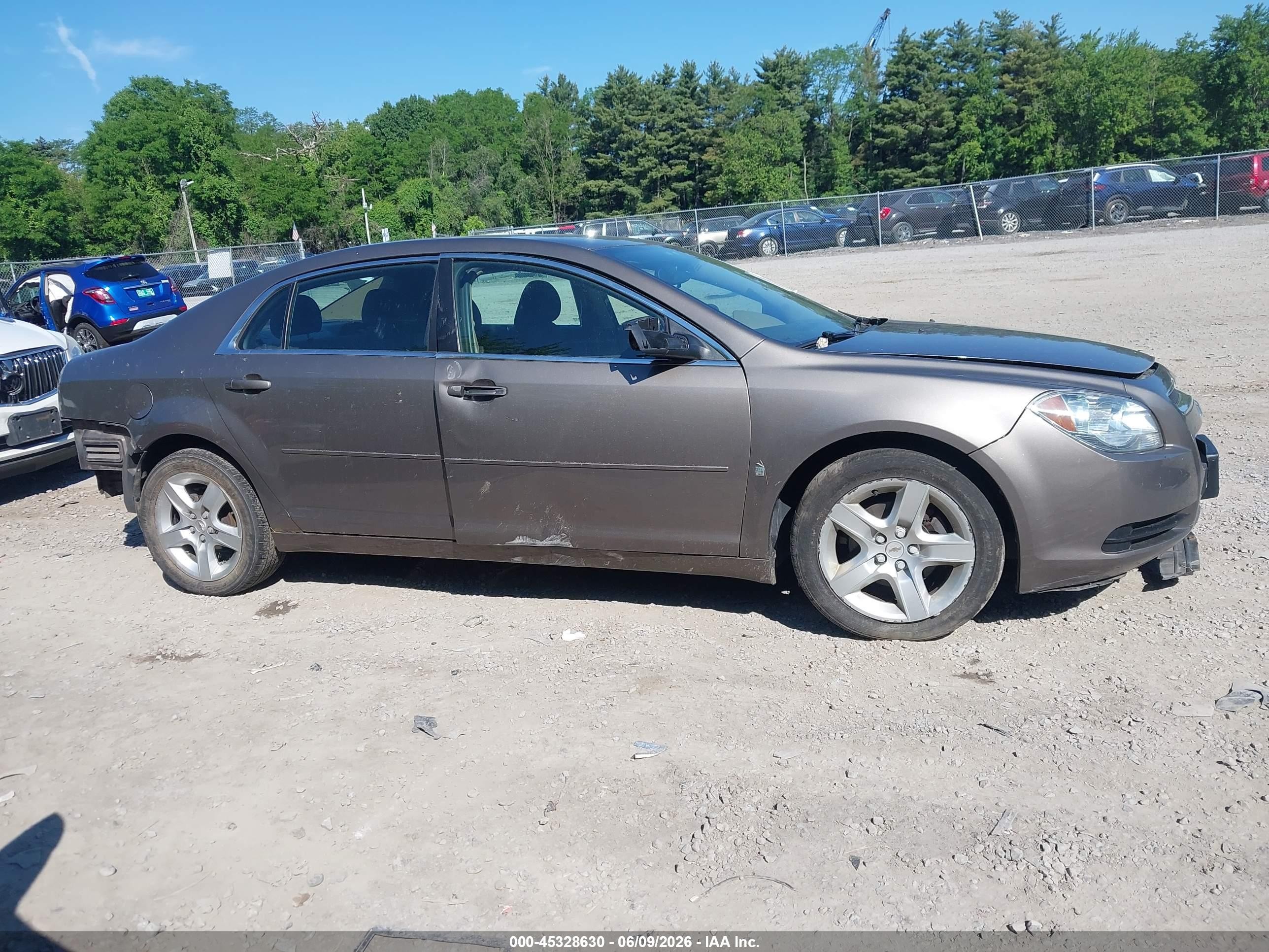 2011 Chevrolet Malibu Ls Gold vin: 1G1ZB5E14BF252035