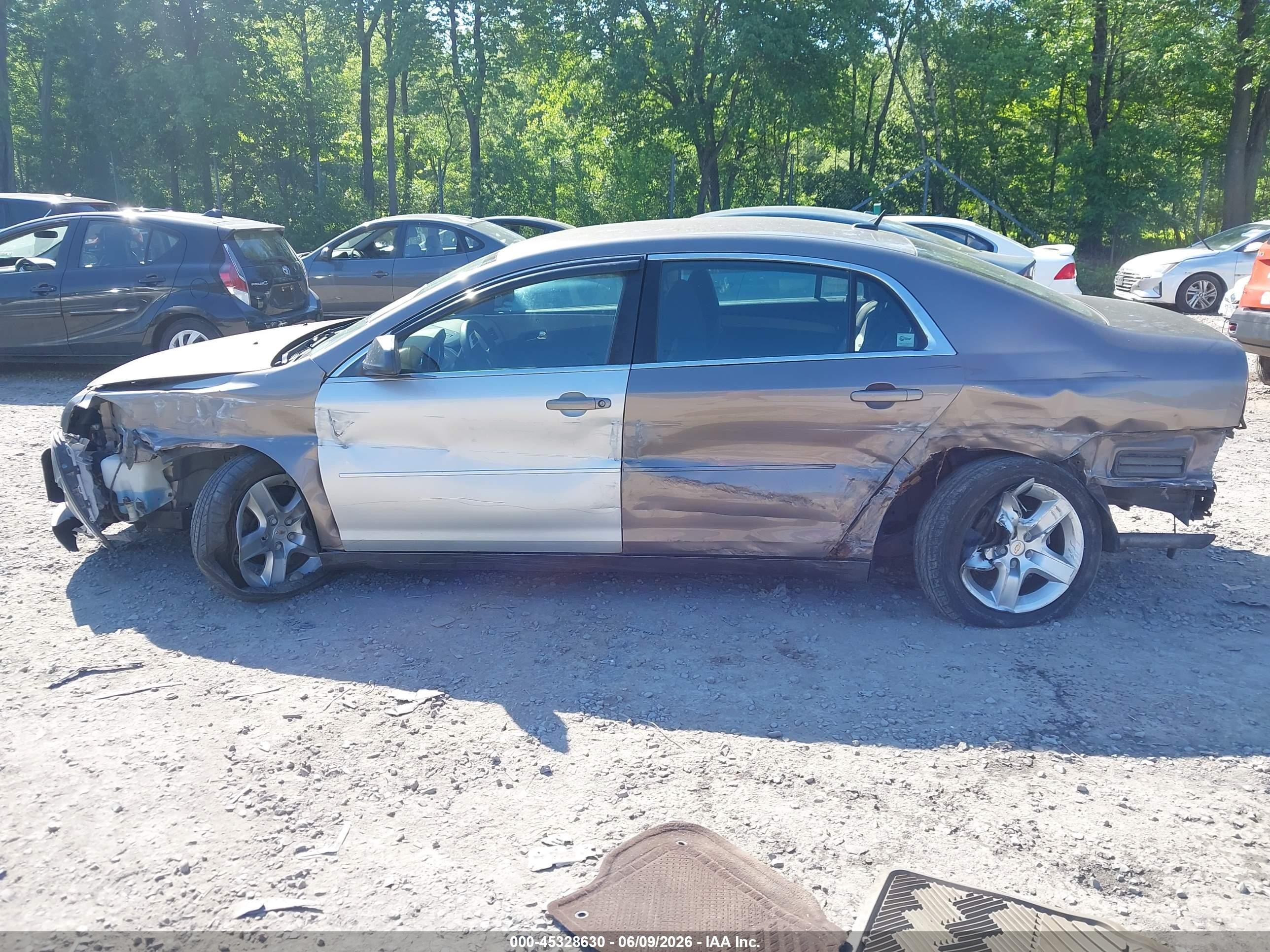 2011 Chevrolet Malibu Ls Gold vin: 1G1ZB5E14BF252035