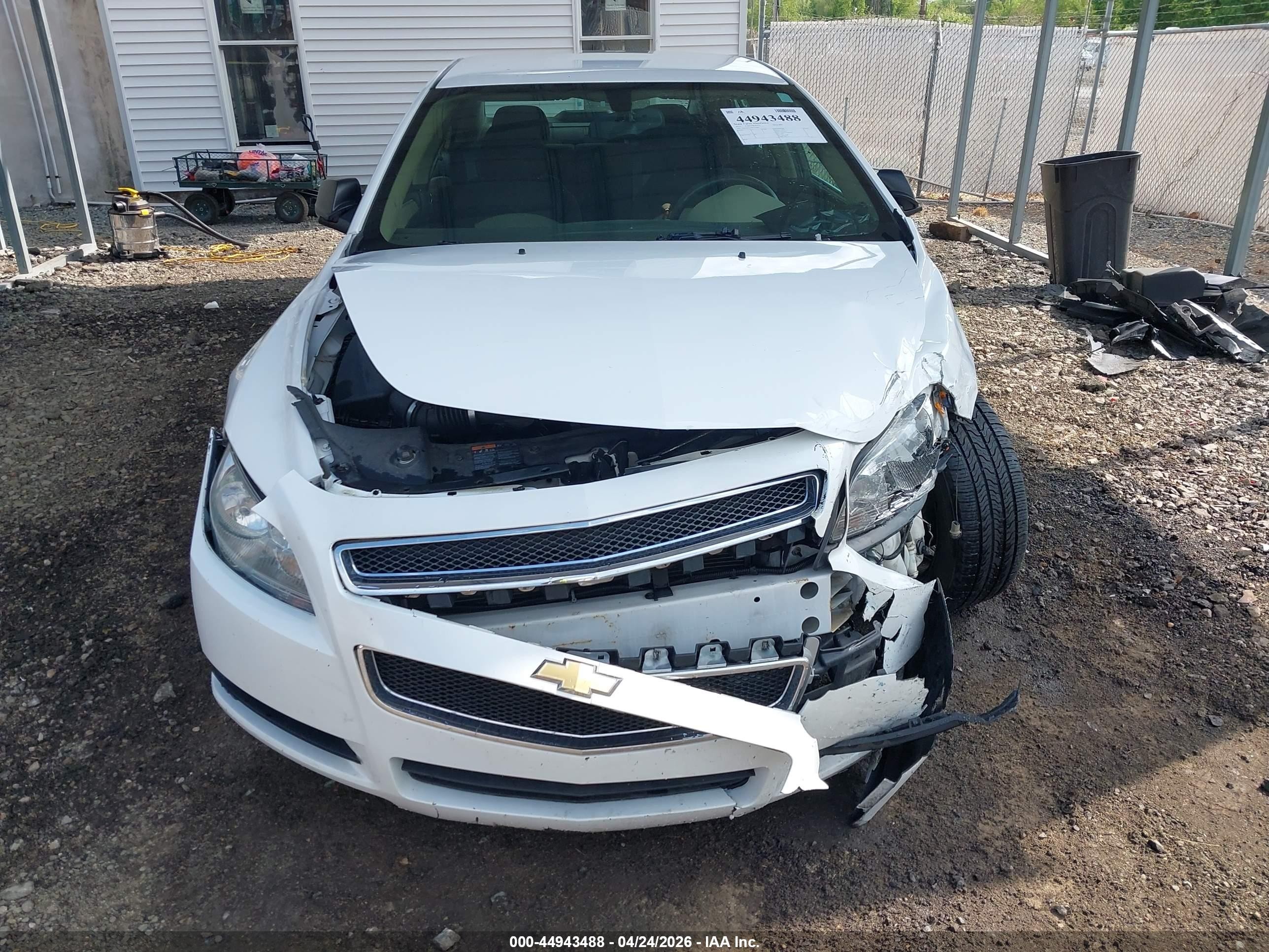 2011 Chevrolet Malibu Ls Белый vin: 1G1ZB5E16BF165866