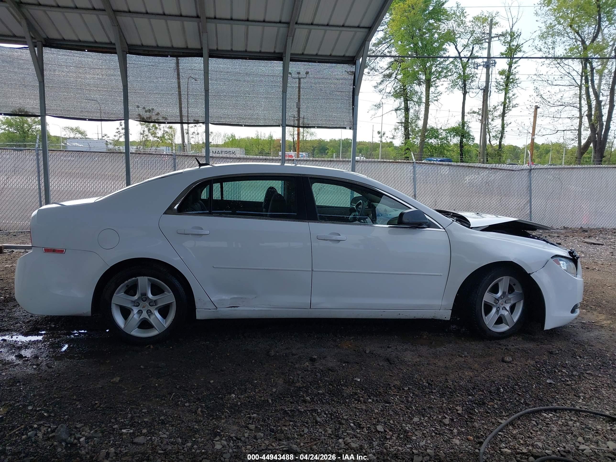 2011 Chevrolet Malibu Ls Белый vin: 1G1ZB5E16BF165866