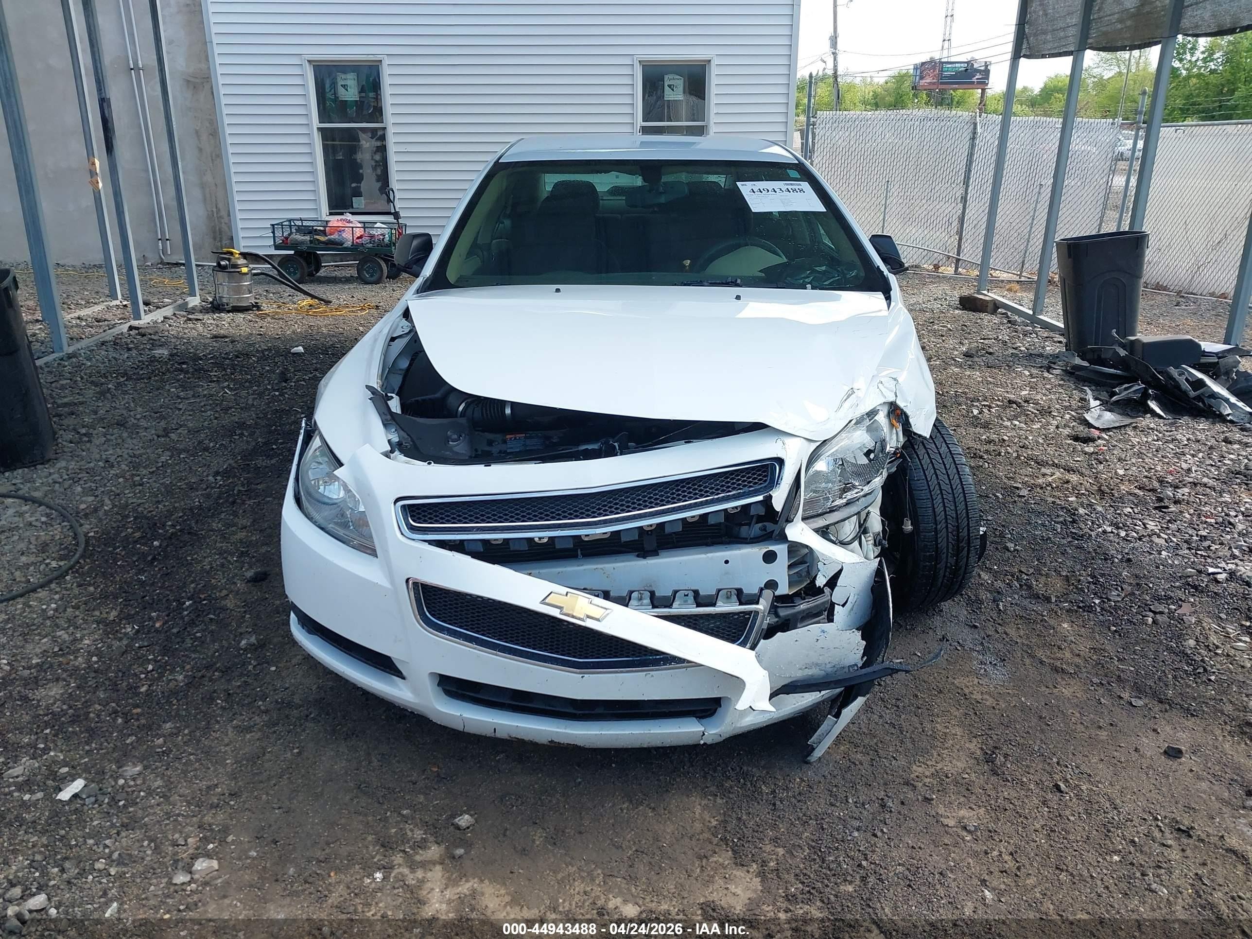 2011 Chevrolet Malibu Ls Белый vin: 1G1ZB5E16BF165866