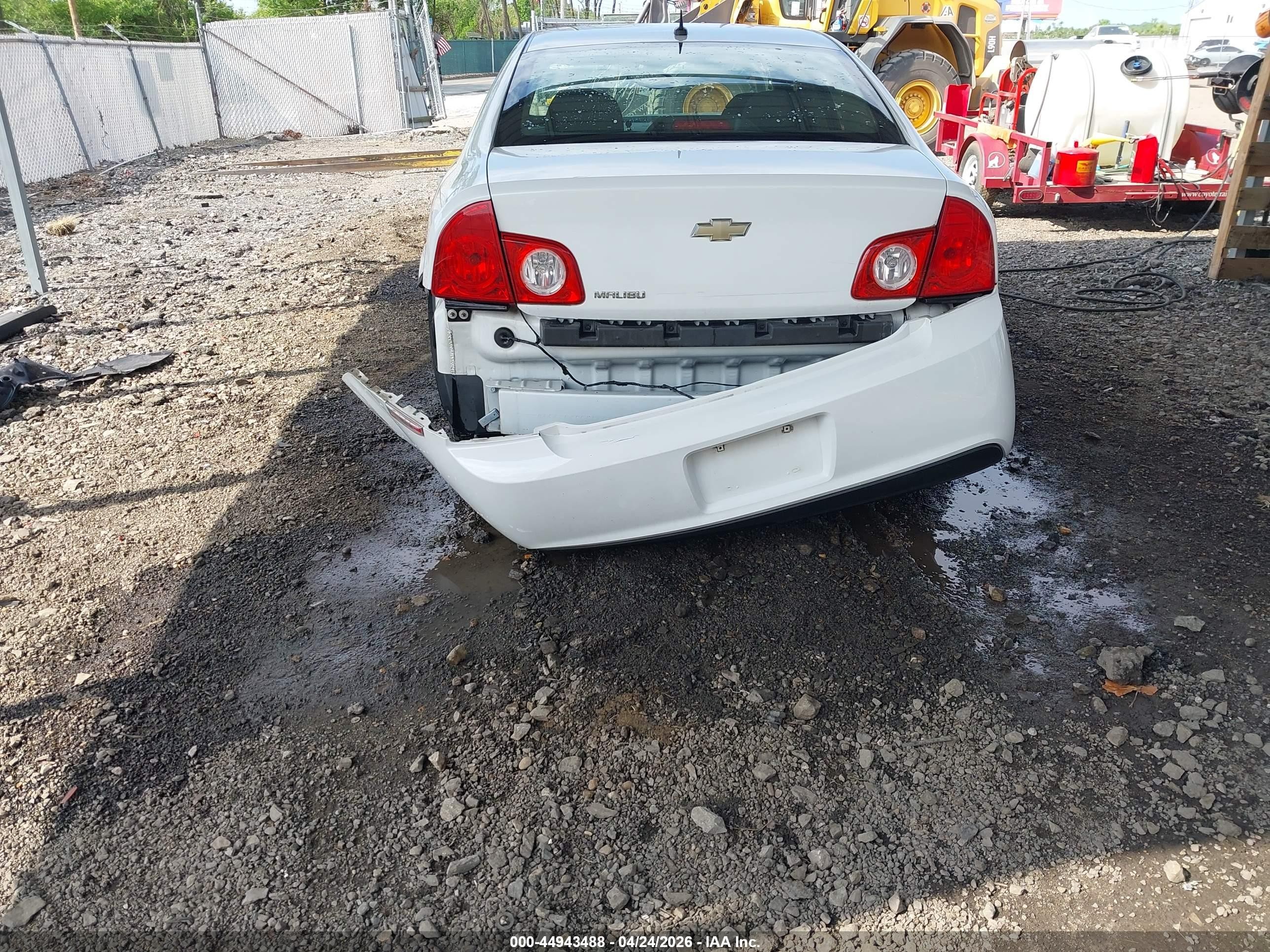 2011 Chevrolet Malibu Ls Белый vin: 1G1ZB5E16BF165866