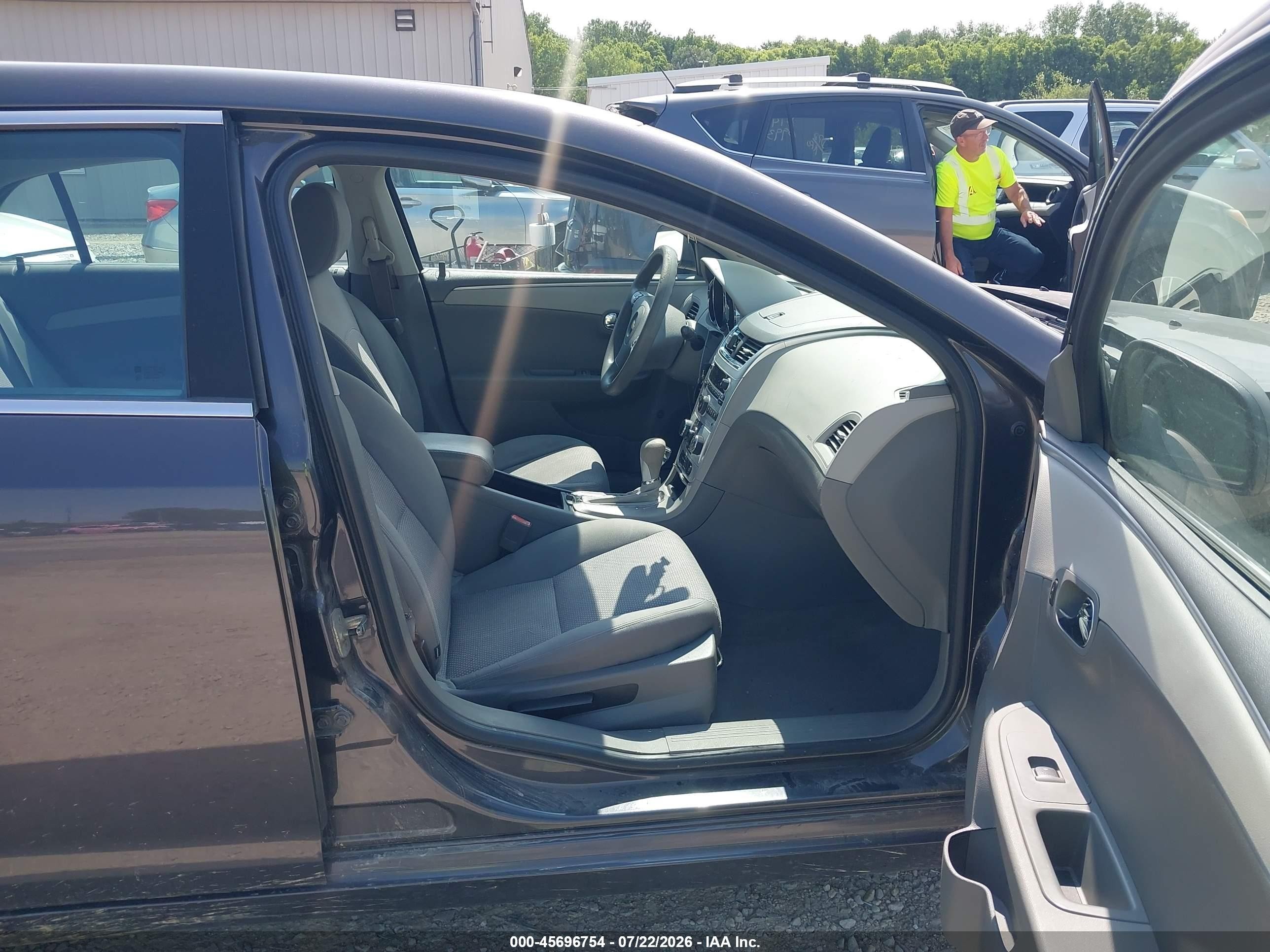 2011 Chevrolet Malibu Ls Золотой vin: 1G1ZB5E18BF263264