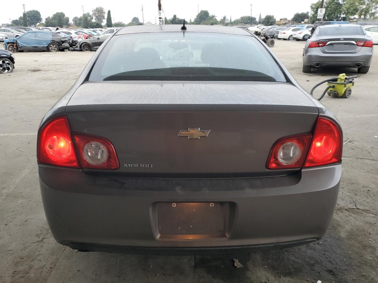 2011 Chevrolet Malibu Ls Gold vin: 1G1ZB5E1XBF160556