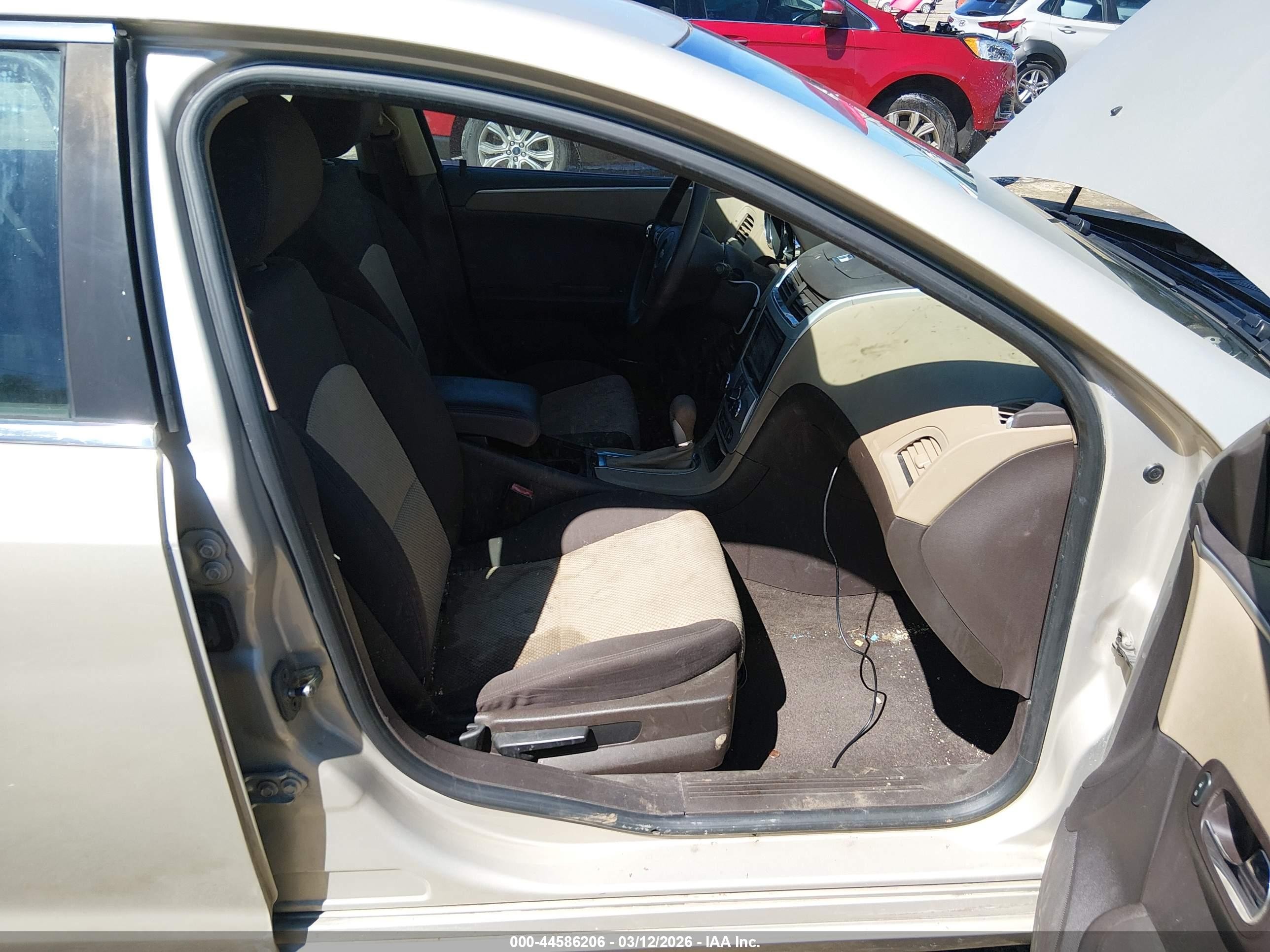 2010 Chevrolet Malibu Ls Gold vin: 1G1ZB5EB0AF129825