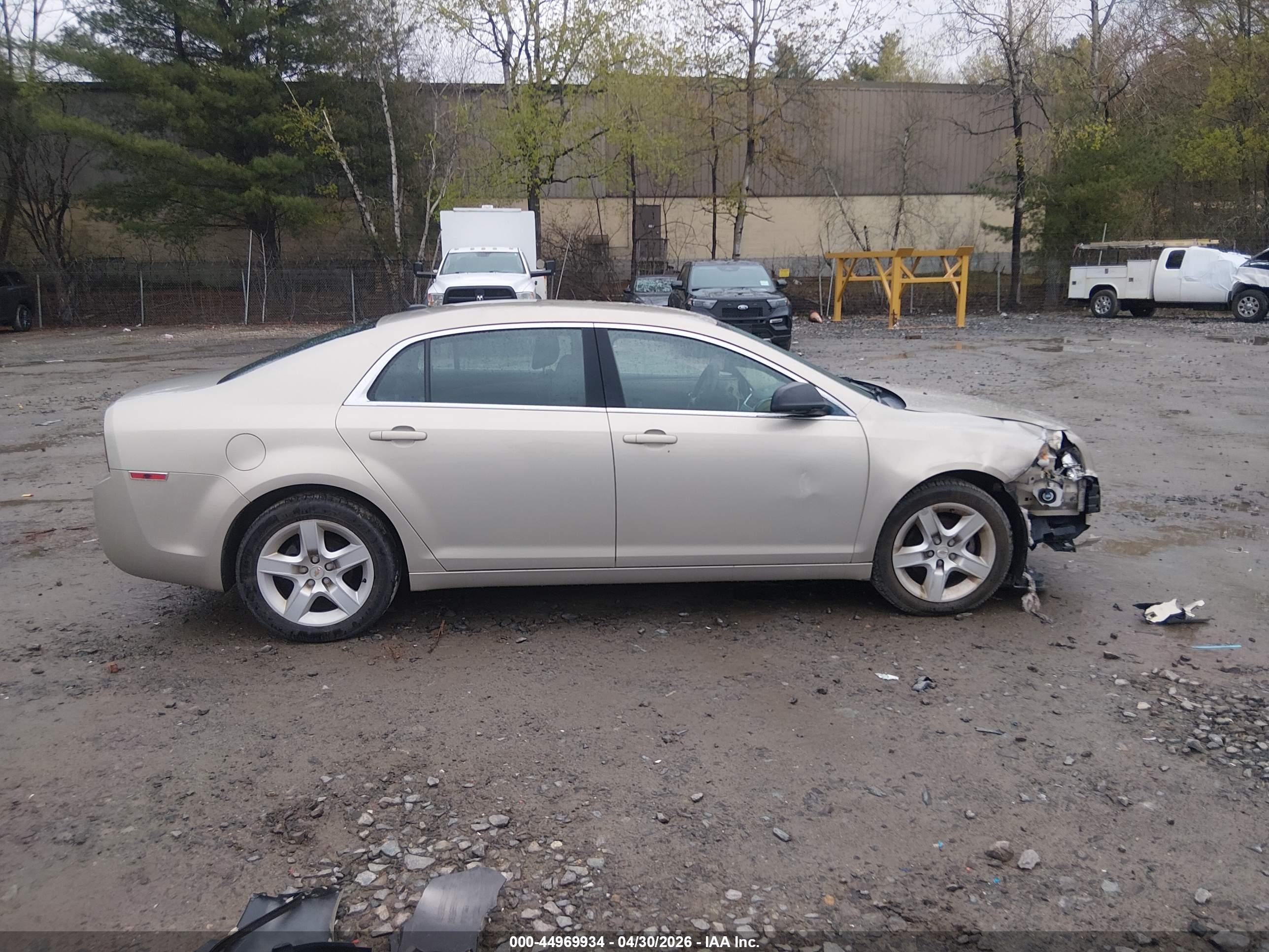 2010 Chevrolet Malibu Ls Gold vin: 1G1ZB5EB1AF262271