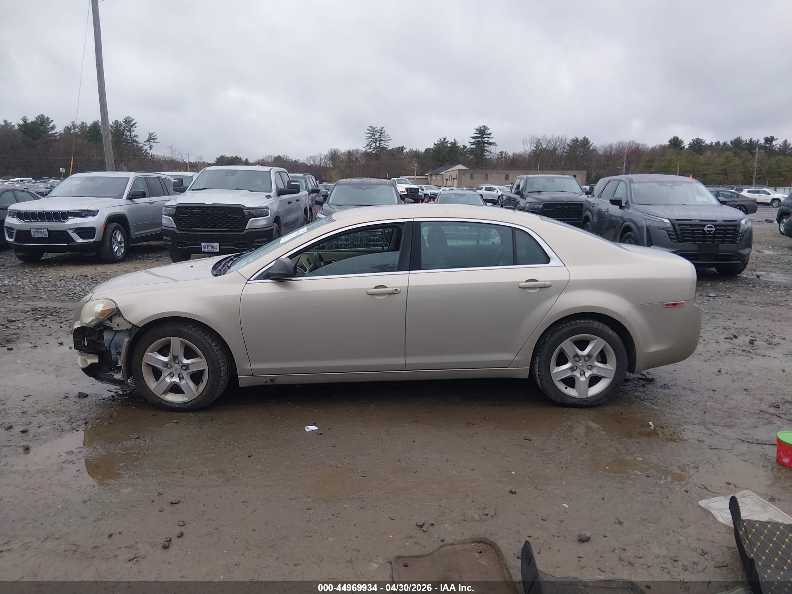 2010 Chevrolet Malibu Ls Gold vin: 1G1ZB5EB1AF262271