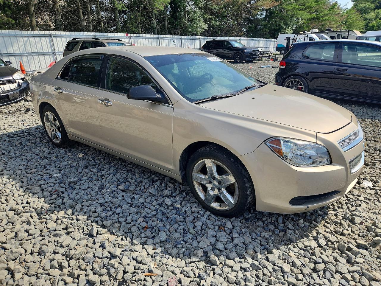 2010 Chevrolet Malibu Ls Gold vin: 1G1ZB5EB4AF251541