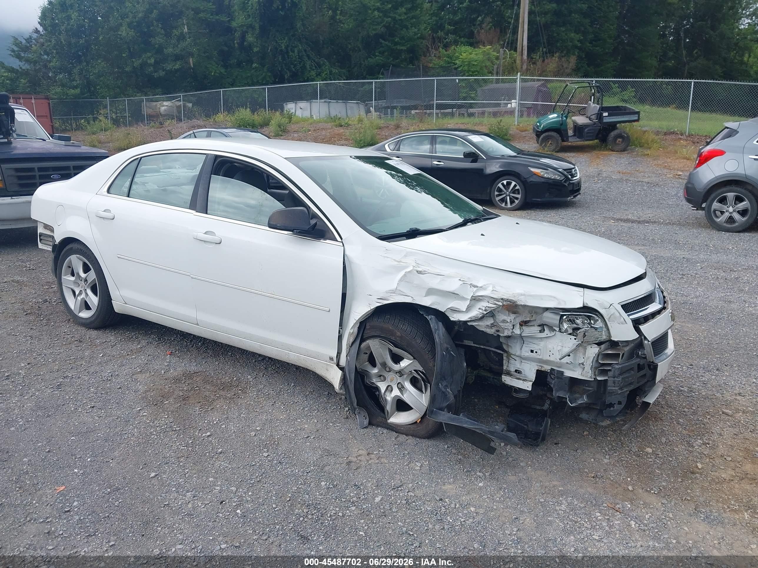 2010 Chevrolet Malibu Ls White vin: 1G1ZB5EB5AF110512