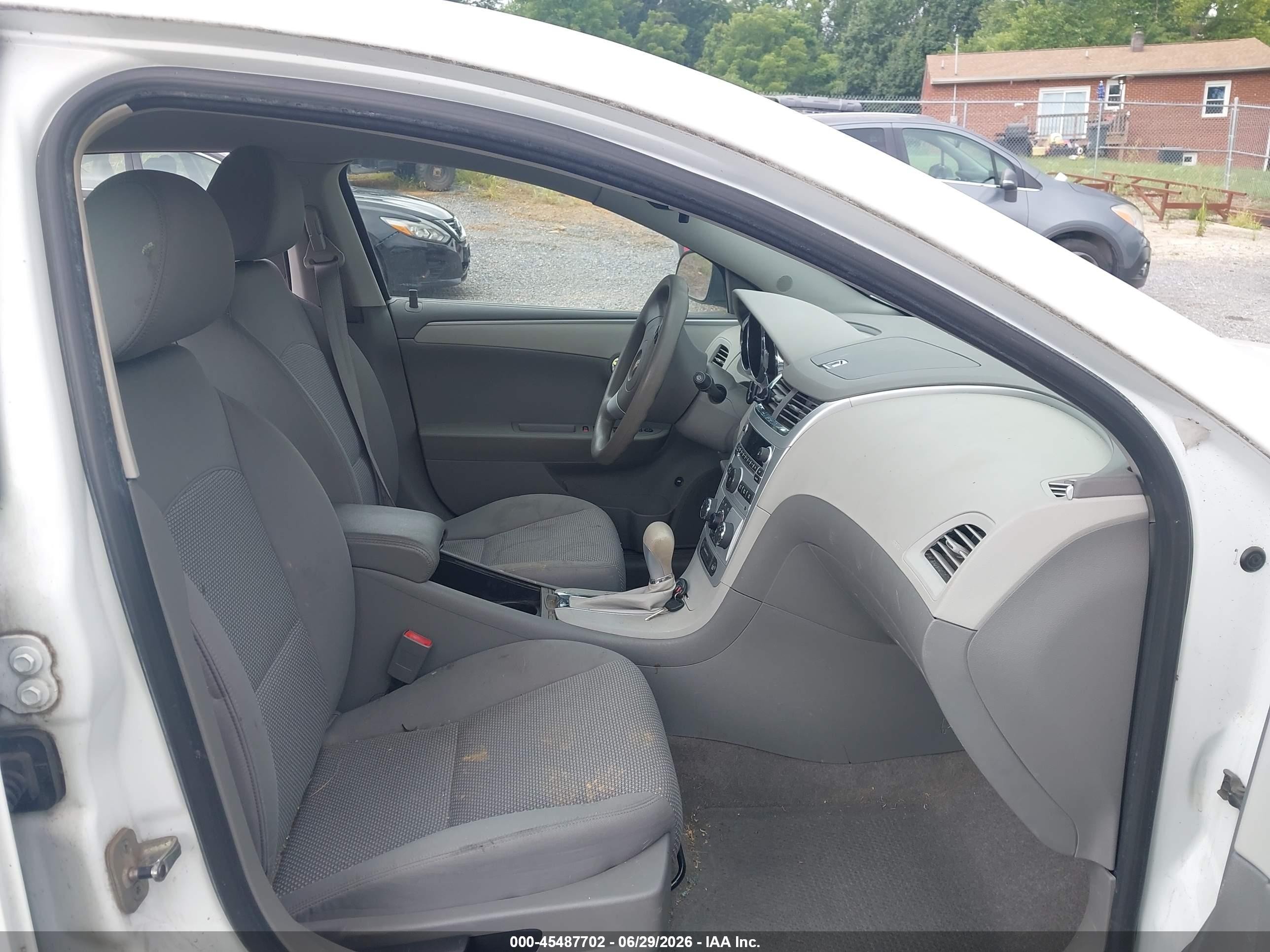 2010 Chevrolet Malibu Ls White vin: 1G1ZB5EB5AF110512