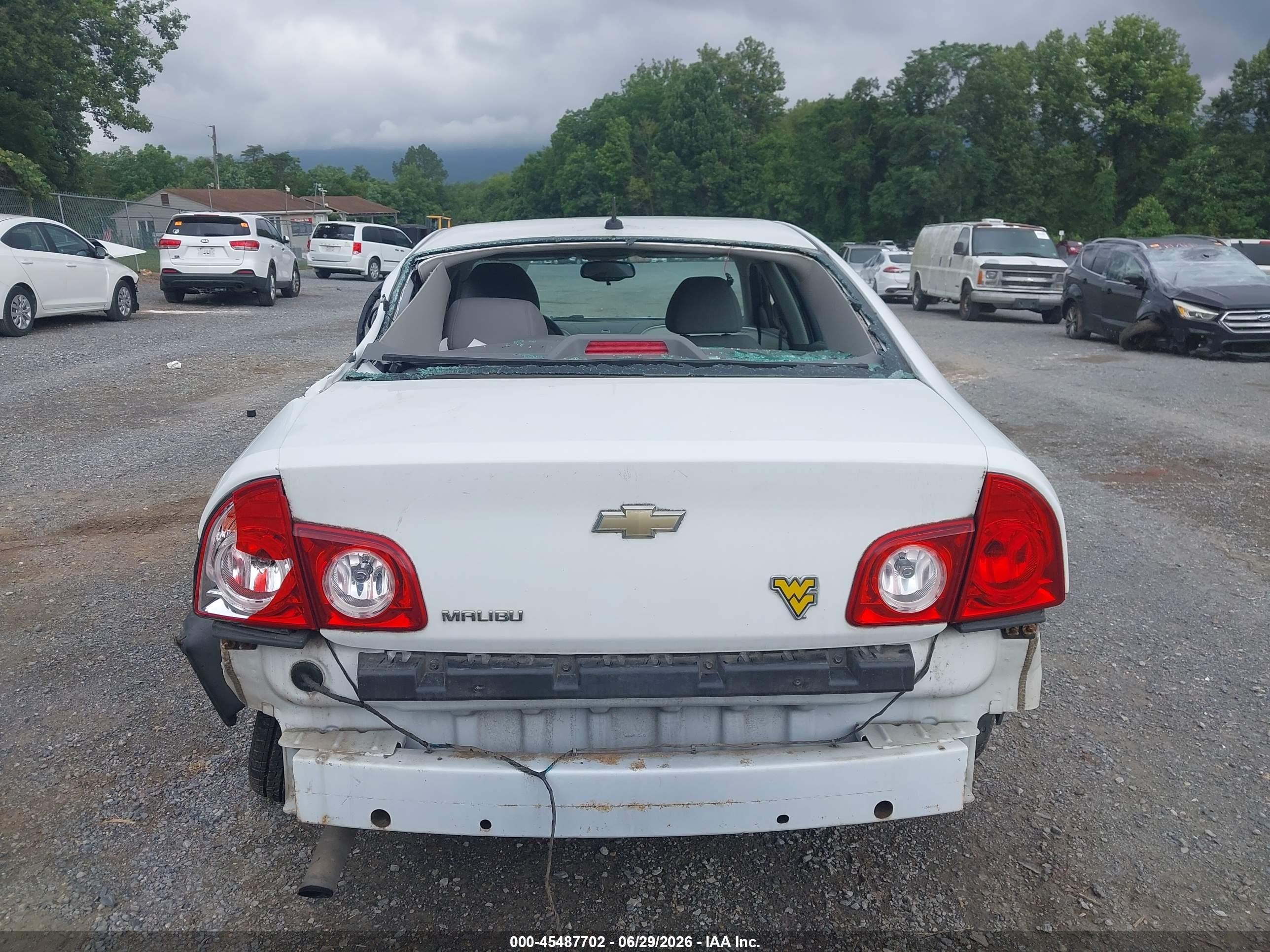 2010 Chevrolet Malibu Ls White vin: 1G1ZB5EB5AF110512