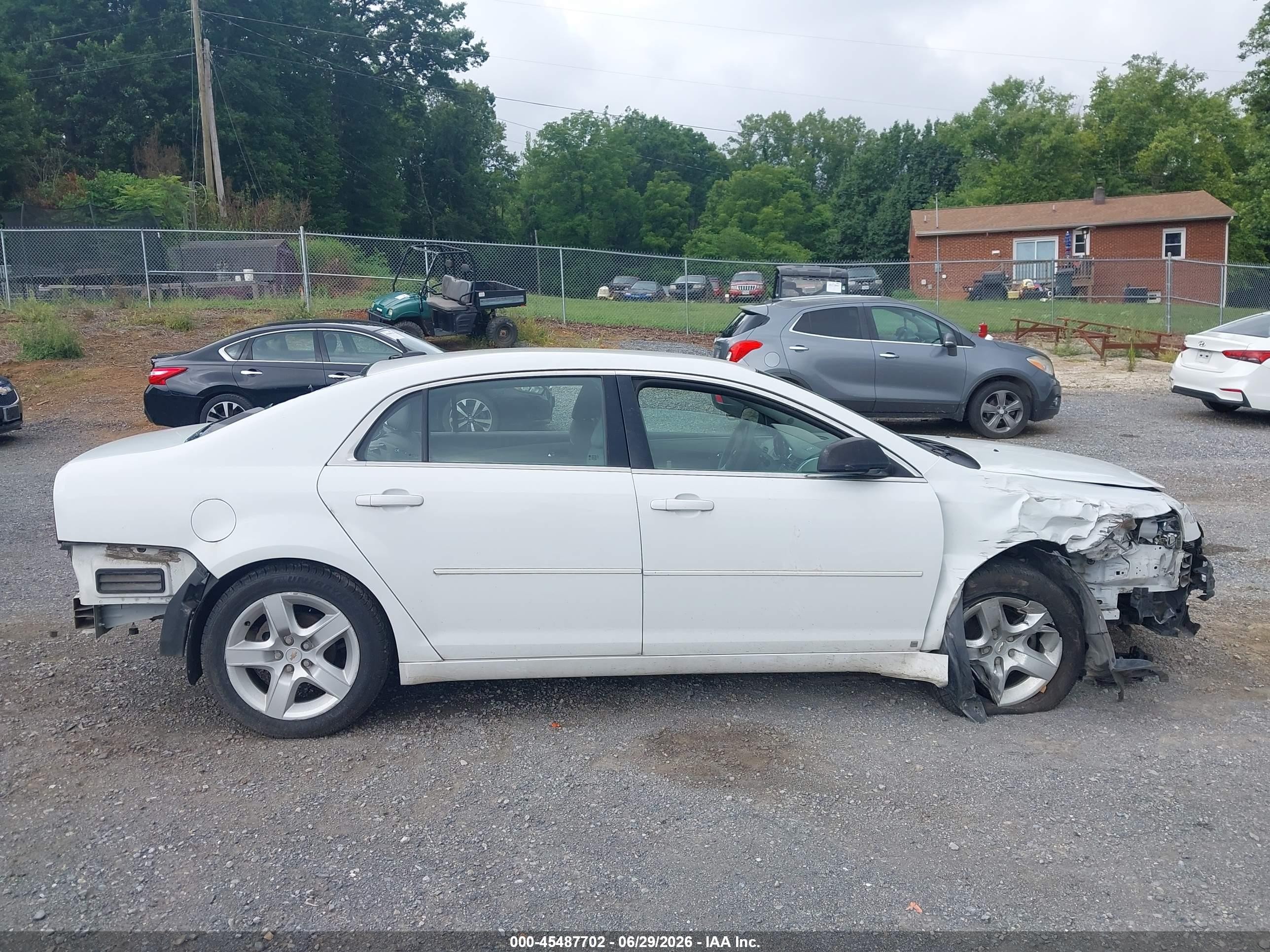 2010 Chevrolet Malibu Ls White vin: 1G1ZB5EB5AF110512