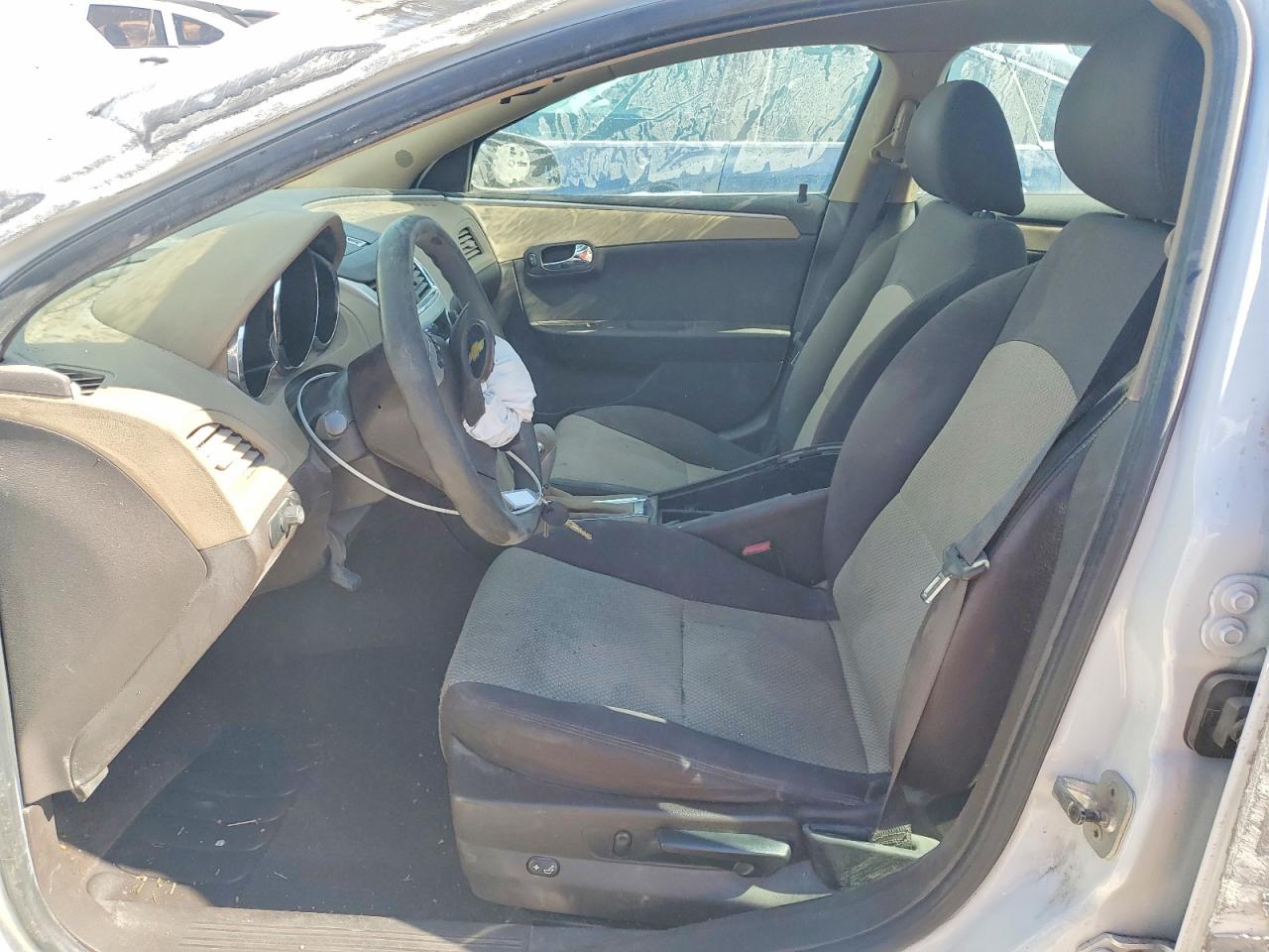 2010 Chevrolet Malibu Ls White vin: 1G1ZB5EB5AF261527