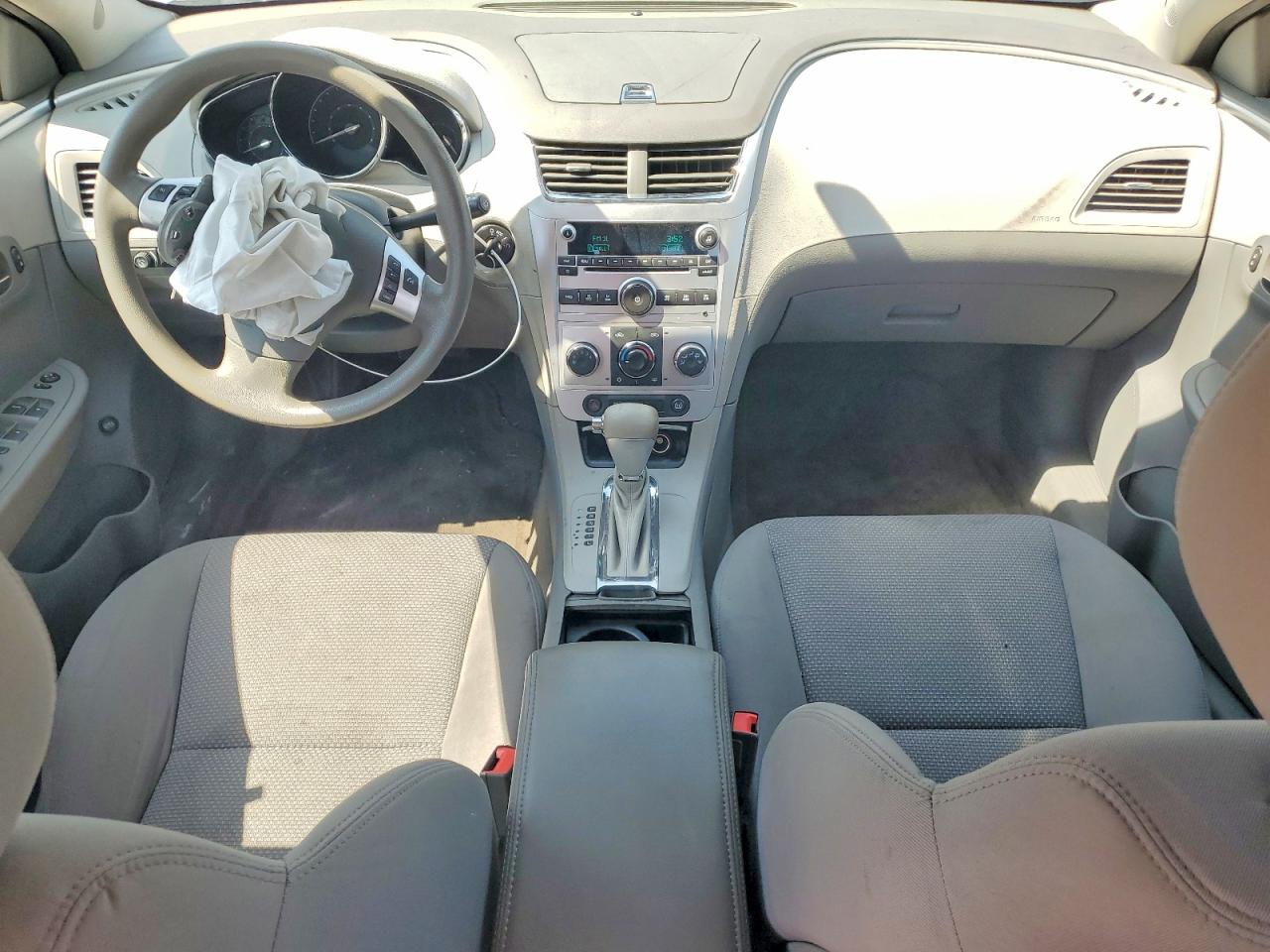 2010 Chevrolet Malibu Ls Серебряный vin: 1G1ZB5EB5AF310581