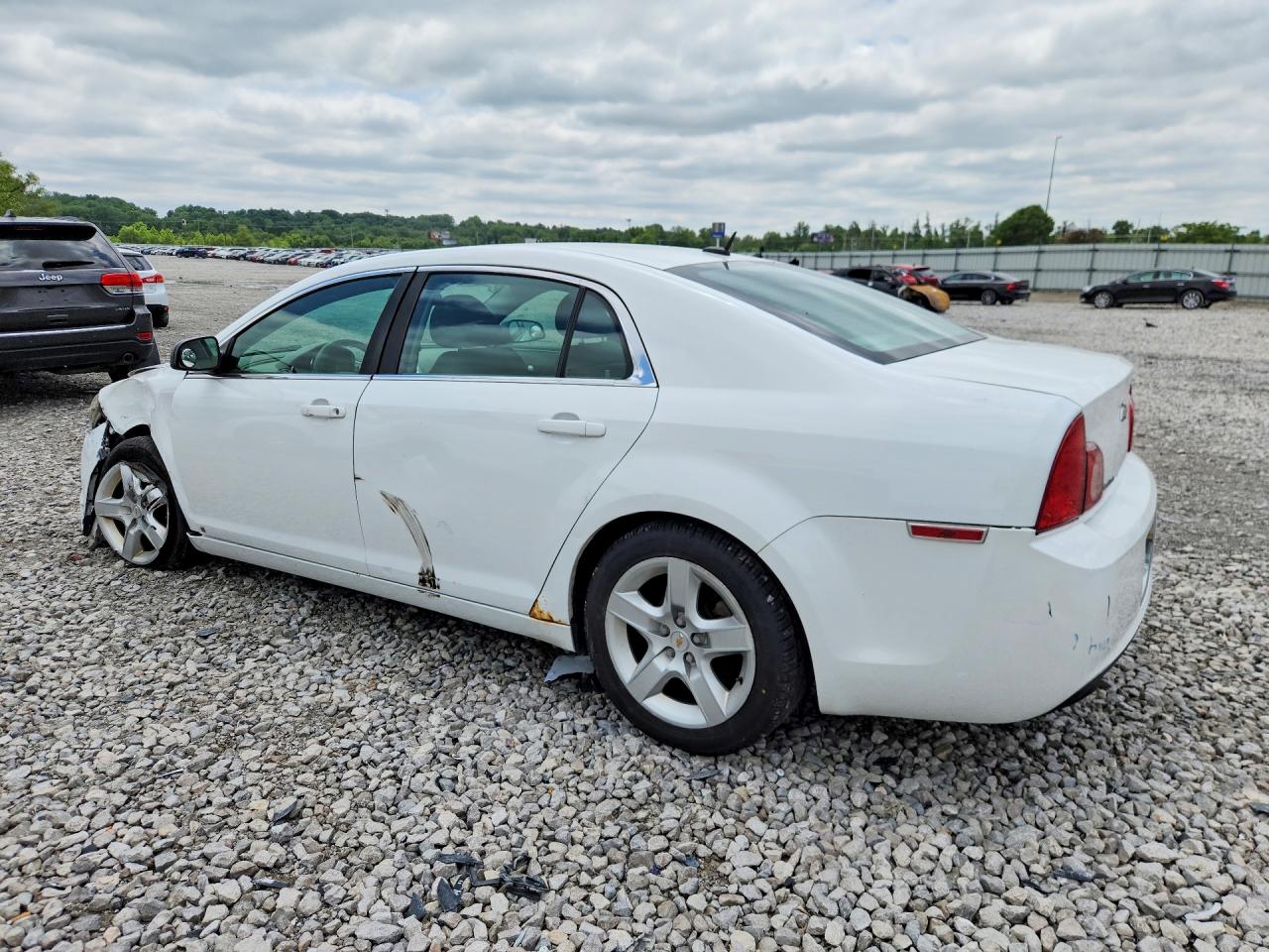 2010 Chevrolet Malibu Ls White vin: 1G1ZB5EB8A4114517