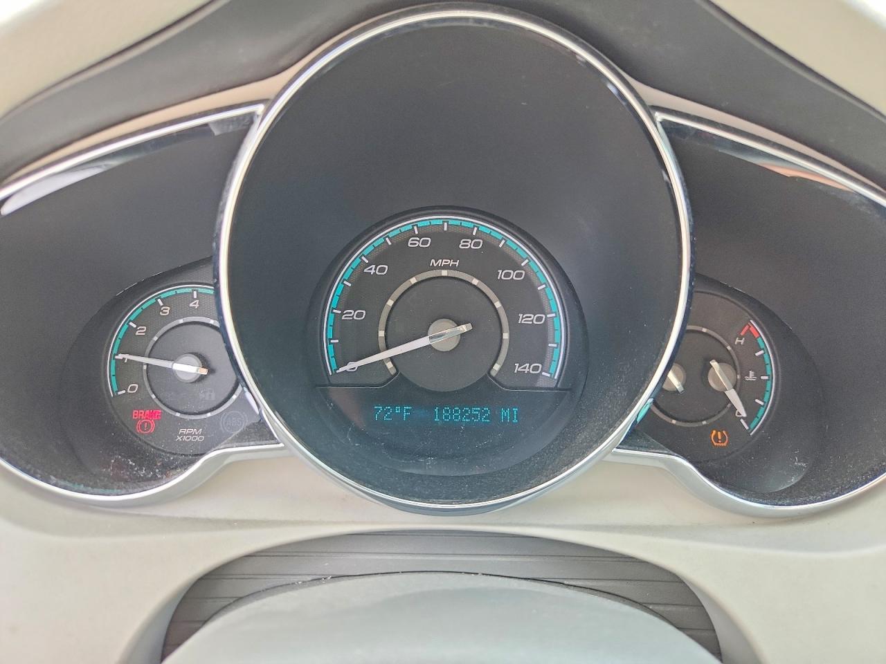 2010 Chevrolet Malibu Ls White vin: 1G1ZB5EB8A4114517