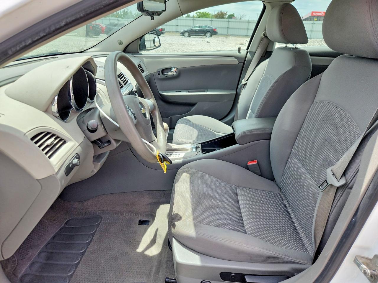 2010 Chevrolet Malibu Ls White vin: 1G1ZB5EB8A4114517
