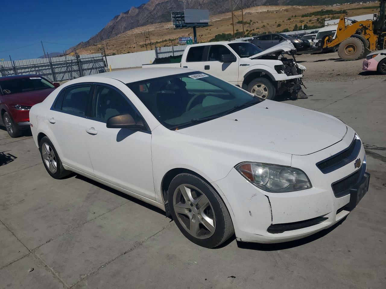 2010 Chevrolet Malibu Ls White vin: 1G1ZB5EBXAF310611