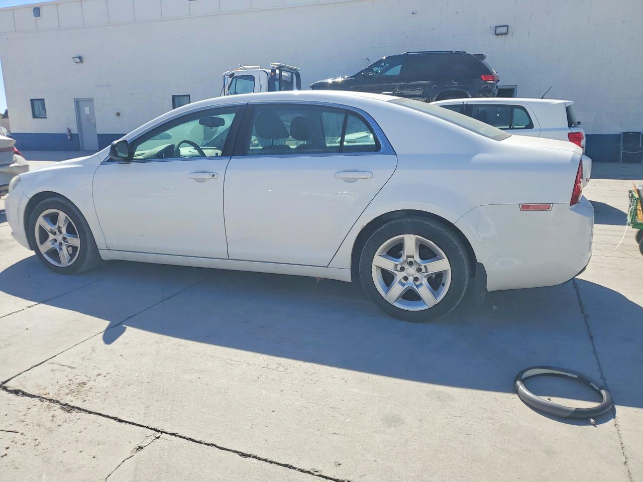 2010 Chevrolet Malibu Ls White vin: 1G1ZB5EBXAF310611