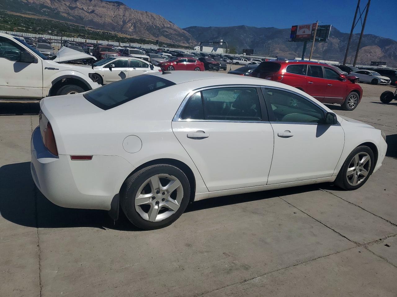 2010 Chevrolet Malibu Ls White vin: 1G1ZB5EBXAF310611