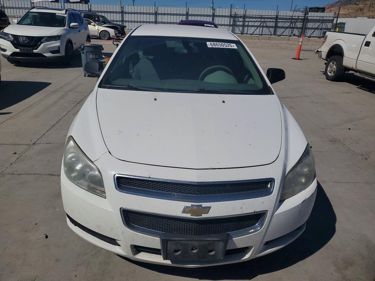 2010 Chevrolet Malibu Ls White vin: 1G1ZB5EBXAF310611
