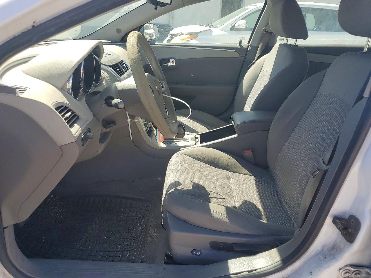 2010 Chevrolet Malibu Ls White vin: 1G1ZB5EBXAF310611