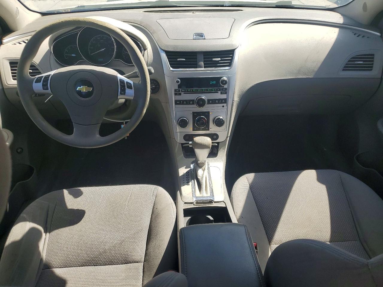 2010 Chevrolet Malibu Ls White vin: 1G1ZB5EBXAF310611