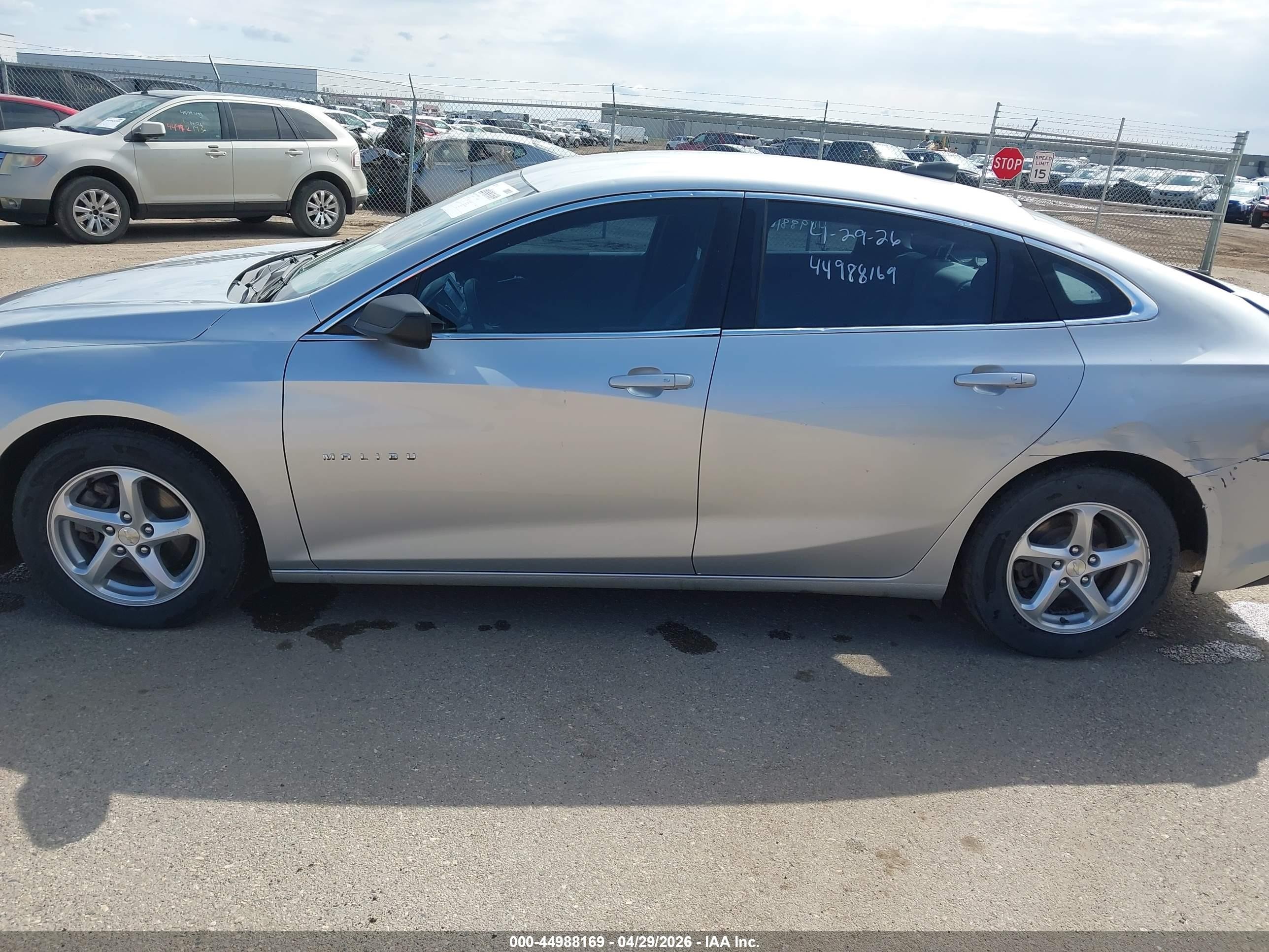 2017 Chevrolet Malibu Ls Серебряный vin: 1G1ZB5ST0HF271826