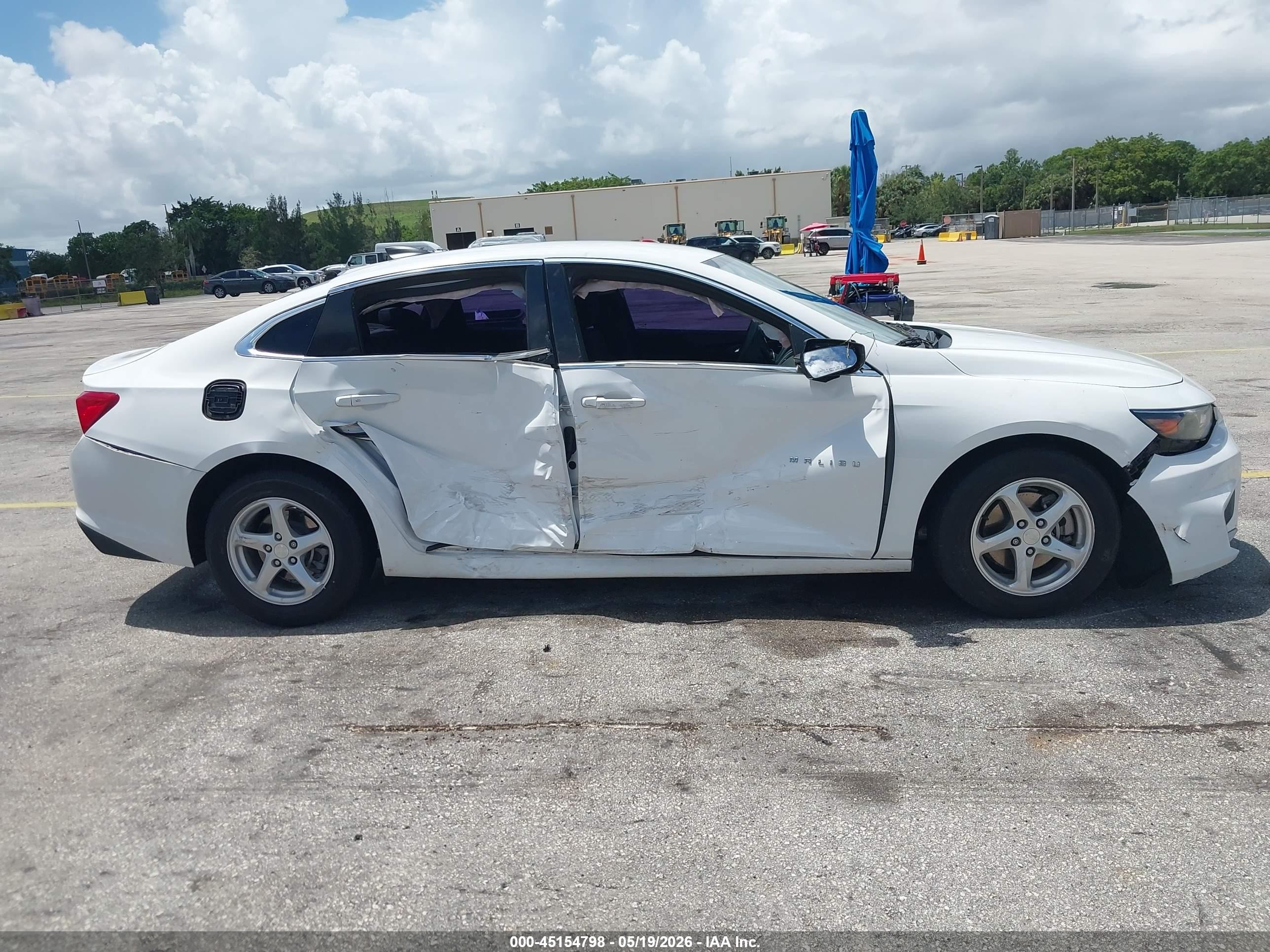 2018 Chevrolet Malibu 1ls White vin: 1G1ZB5ST1JF288303