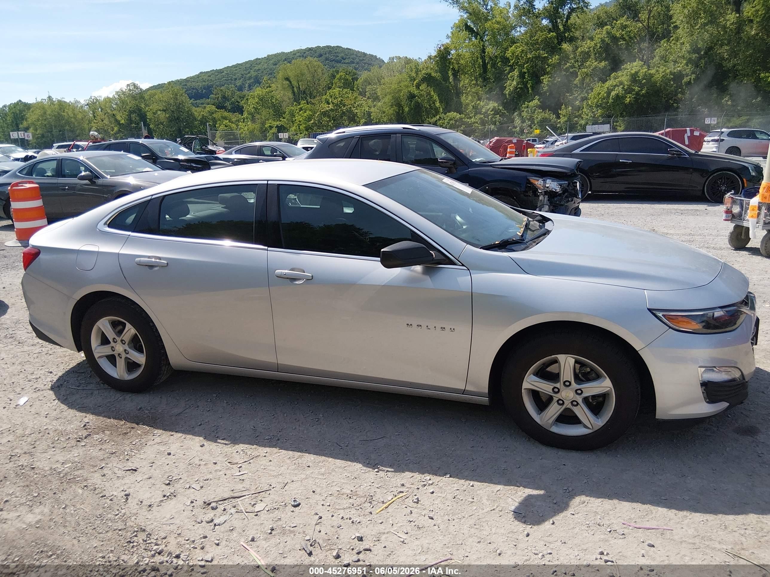 2020 Chevrolet Malibu Fwd Ls White vin: 1G1ZB5ST1LF012478
