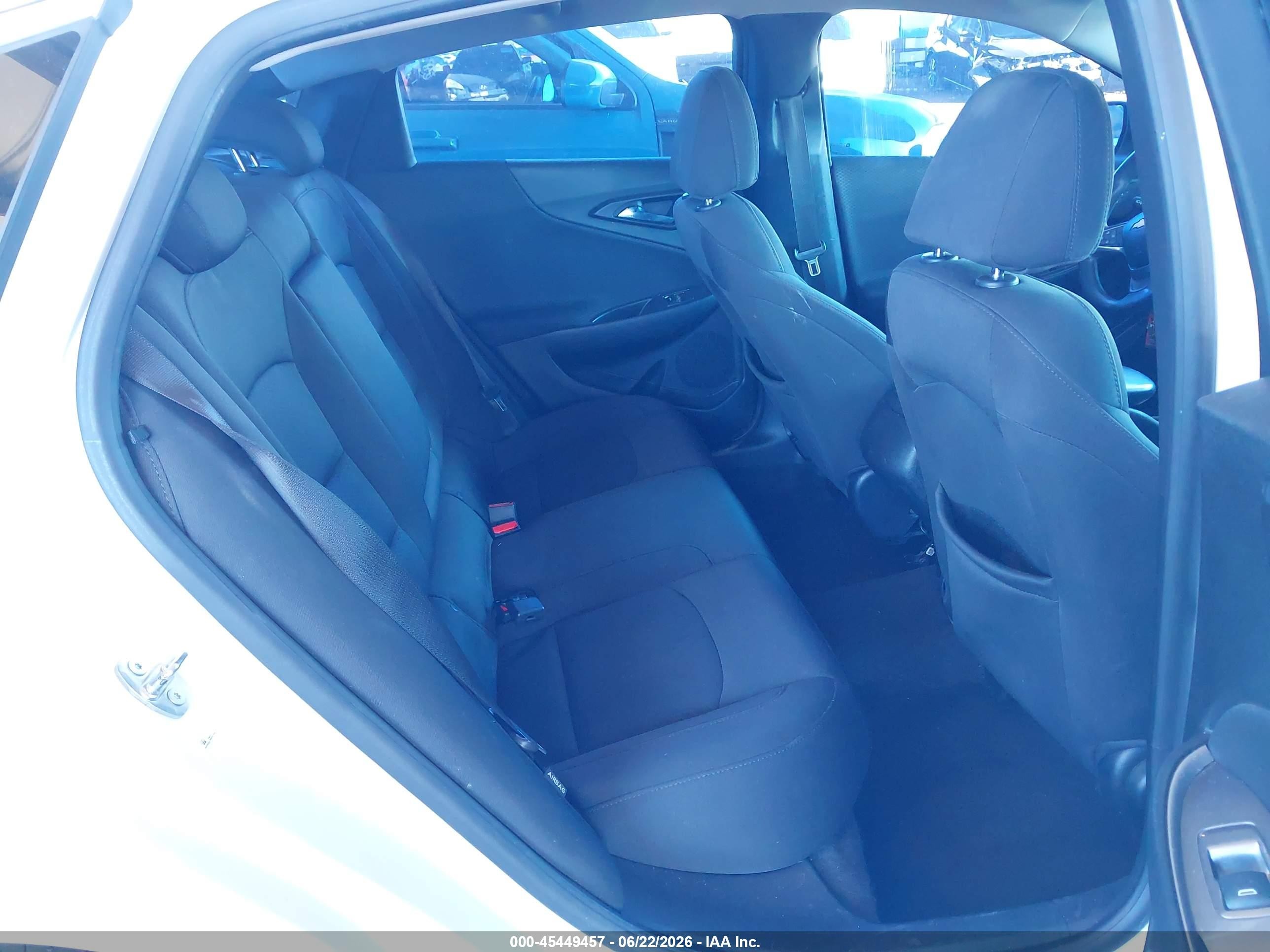2018 Chevrolet Malibu 1ls White vin: 1G1ZB5ST2JF259327