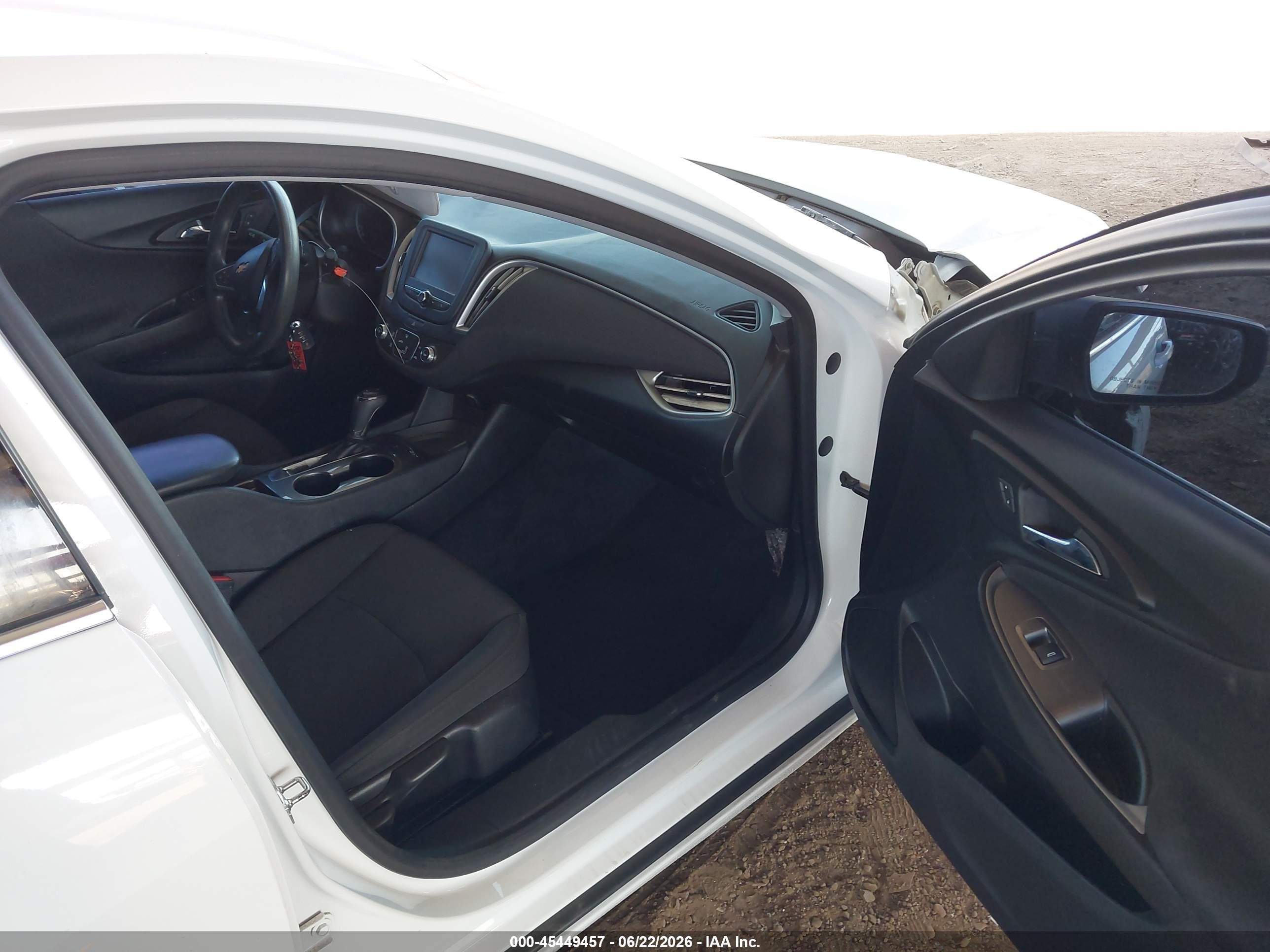 2018 Chevrolet Malibu 1ls White vin: 1G1ZB5ST2JF259327