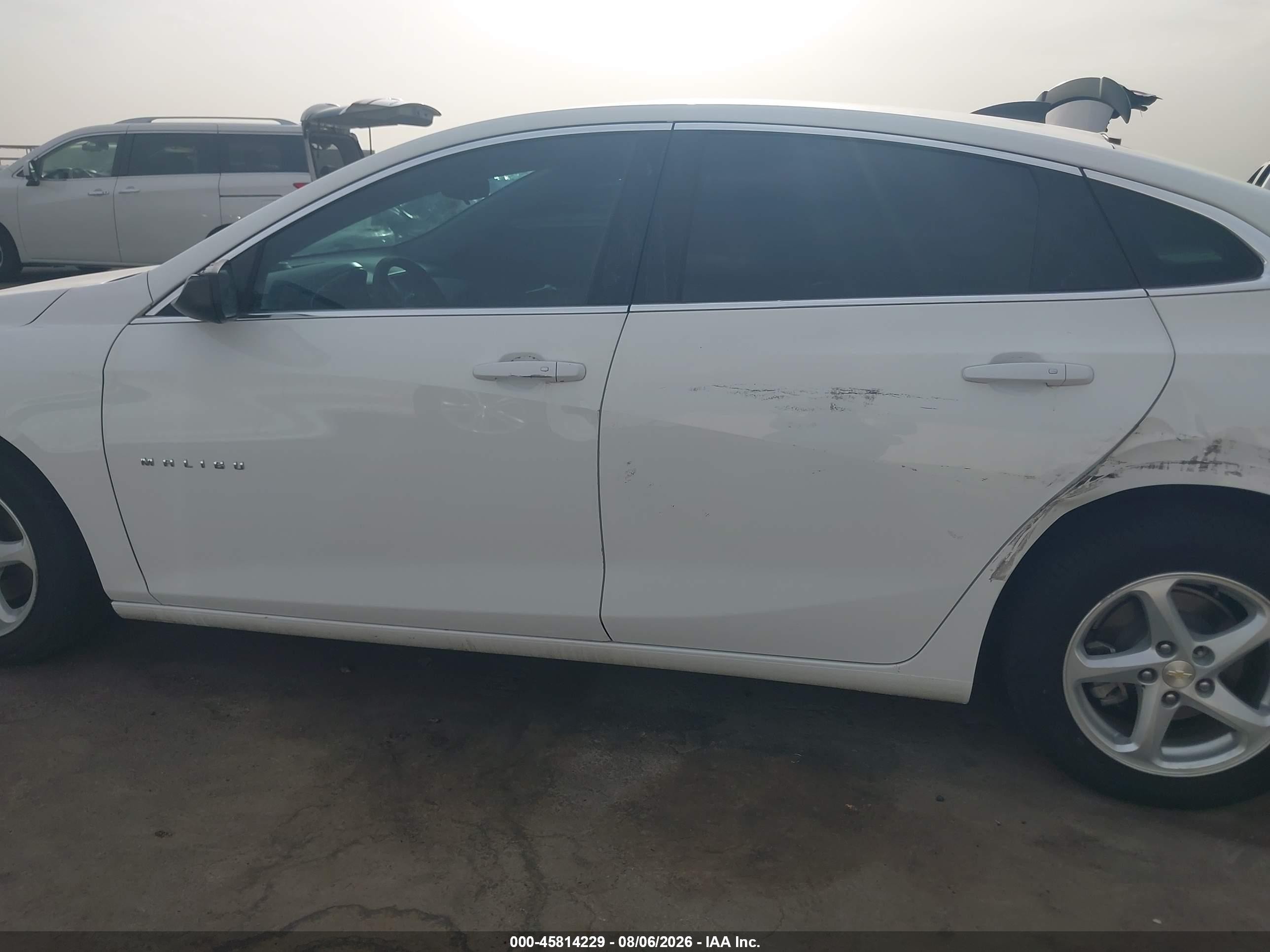 2018 Chevrolet Malibu 1ls Белый vin: 1G1ZB5ST4JF133177