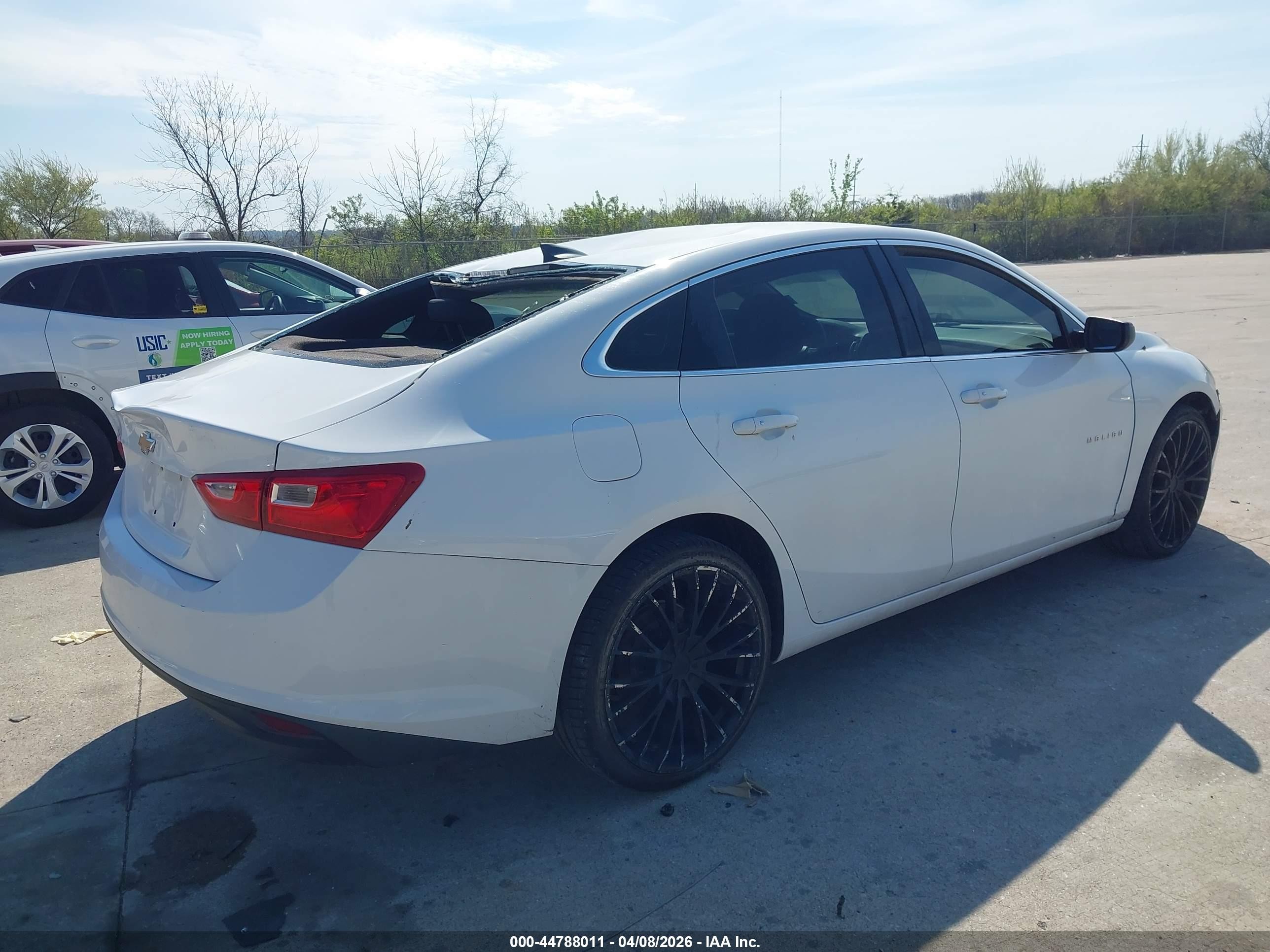 2018 Chevrolet Malibu 1ls White vin: 1G1ZB5ST4JF263556