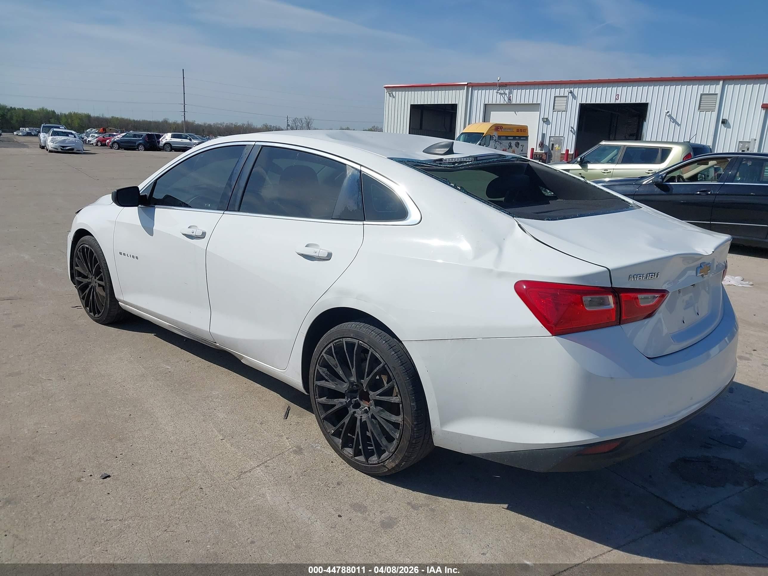 2018 Chevrolet Malibu 1ls White vin: 1G1ZB5ST4JF263556