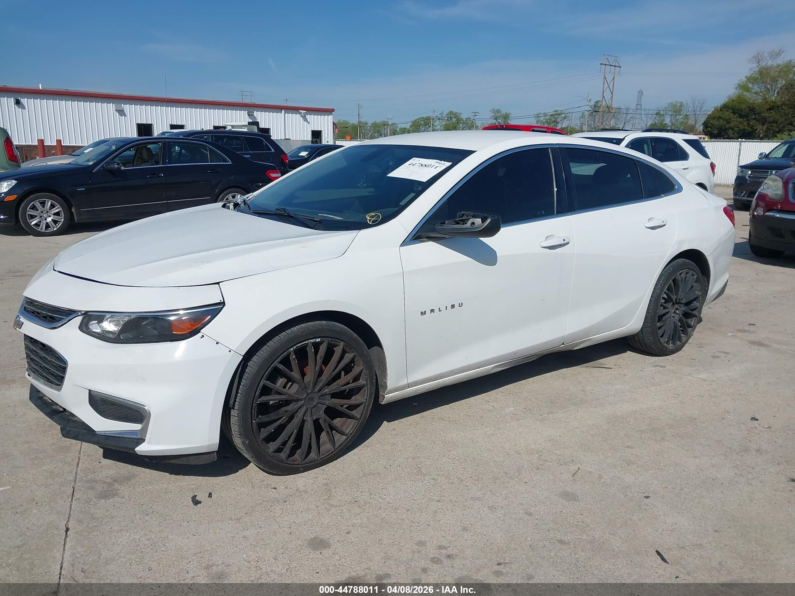 2018 Chevrolet Malibu 1ls White vin: 1G1ZB5ST4JF263556