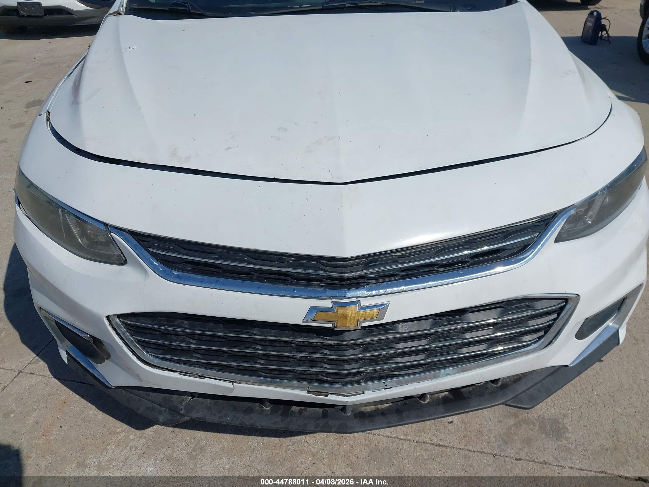 2018 Chevrolet Malibu 1ls White vin: 1G1ZB5ST4JF263556