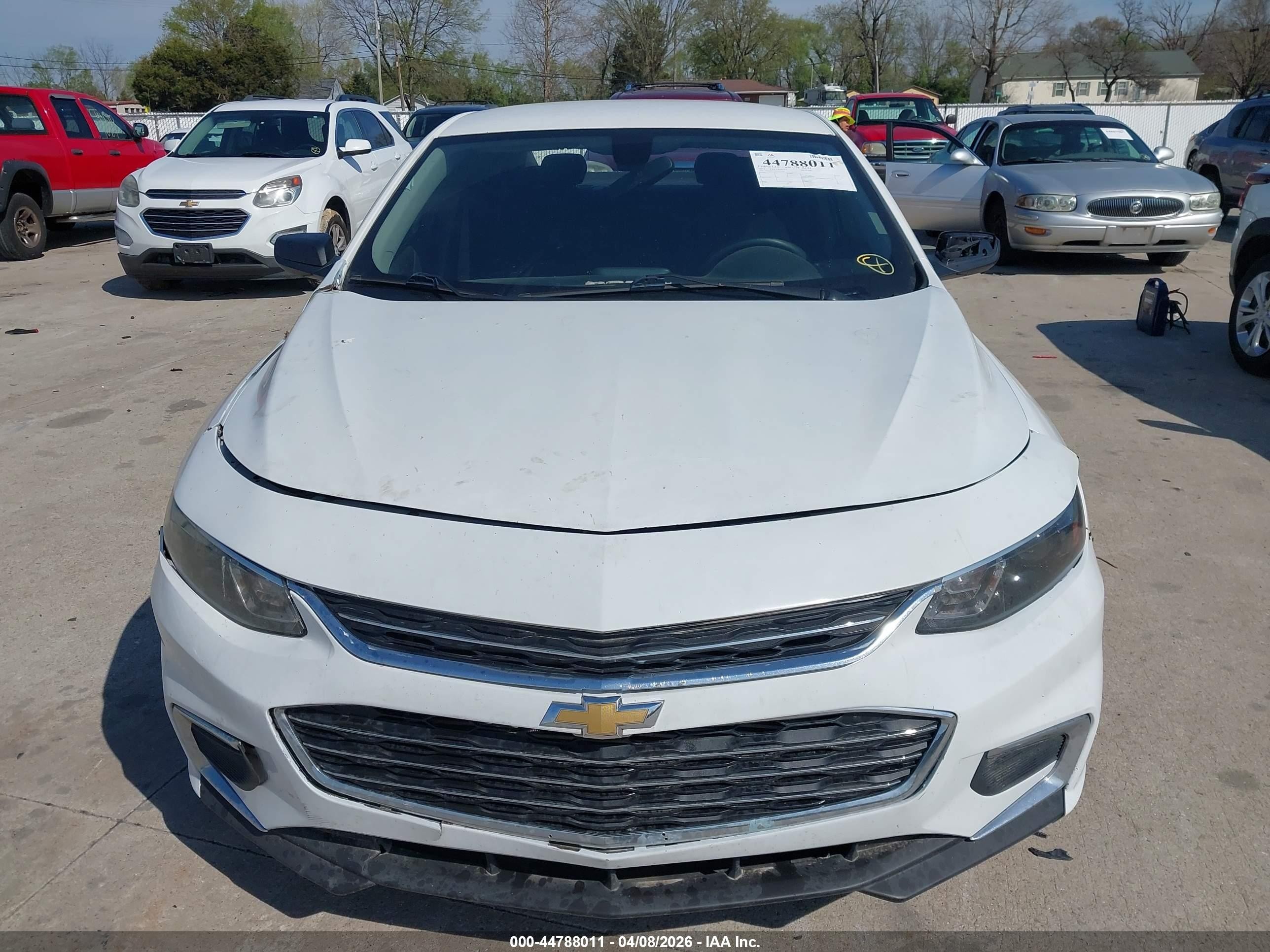 2018 Chevrolet Malibu 1ls White vin: 1G1ZB5ST4JF263556