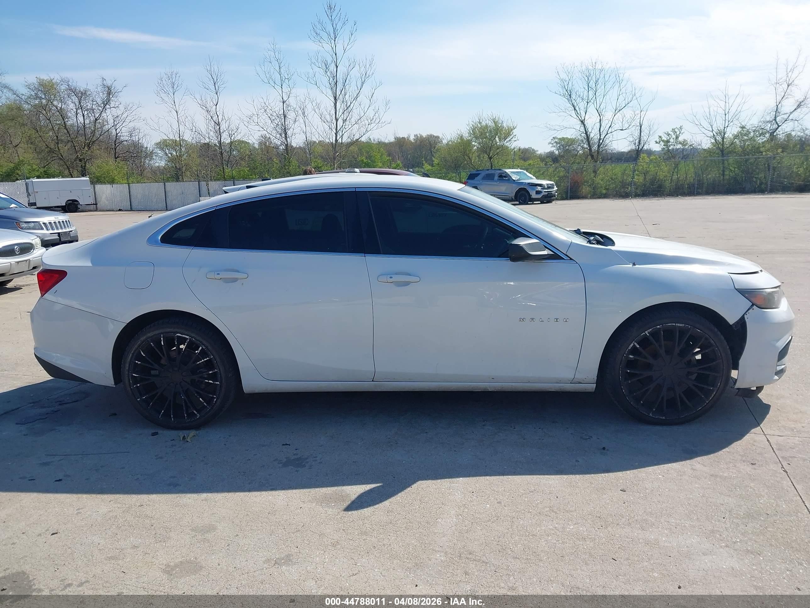 2018 Chevrolet Malibu 1ls White vin: 1G1ZB5ST4JF263556
