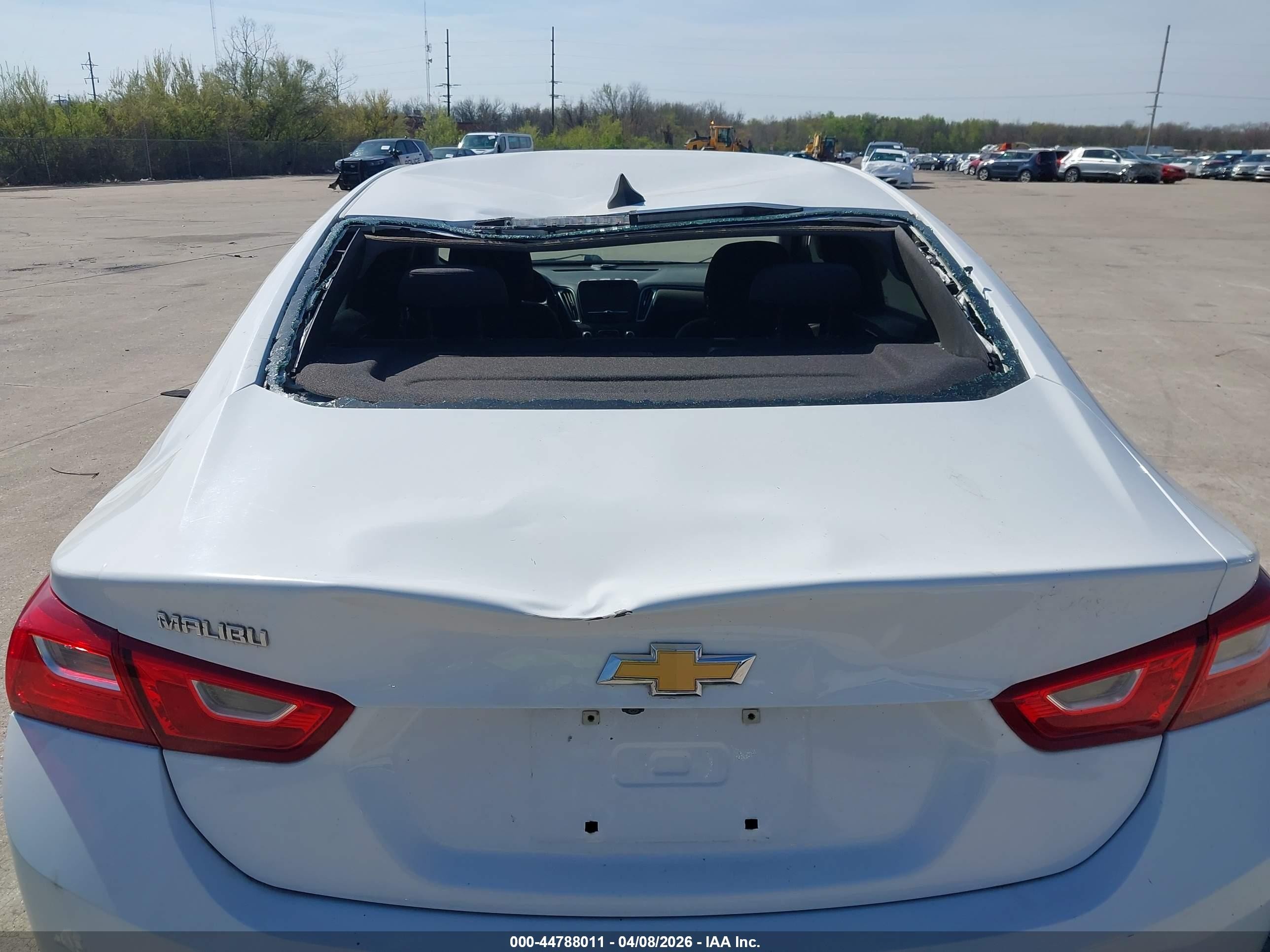 2018 Chevrolet Malibu 1ls White vin: 1G1ZB5ST4JF263556