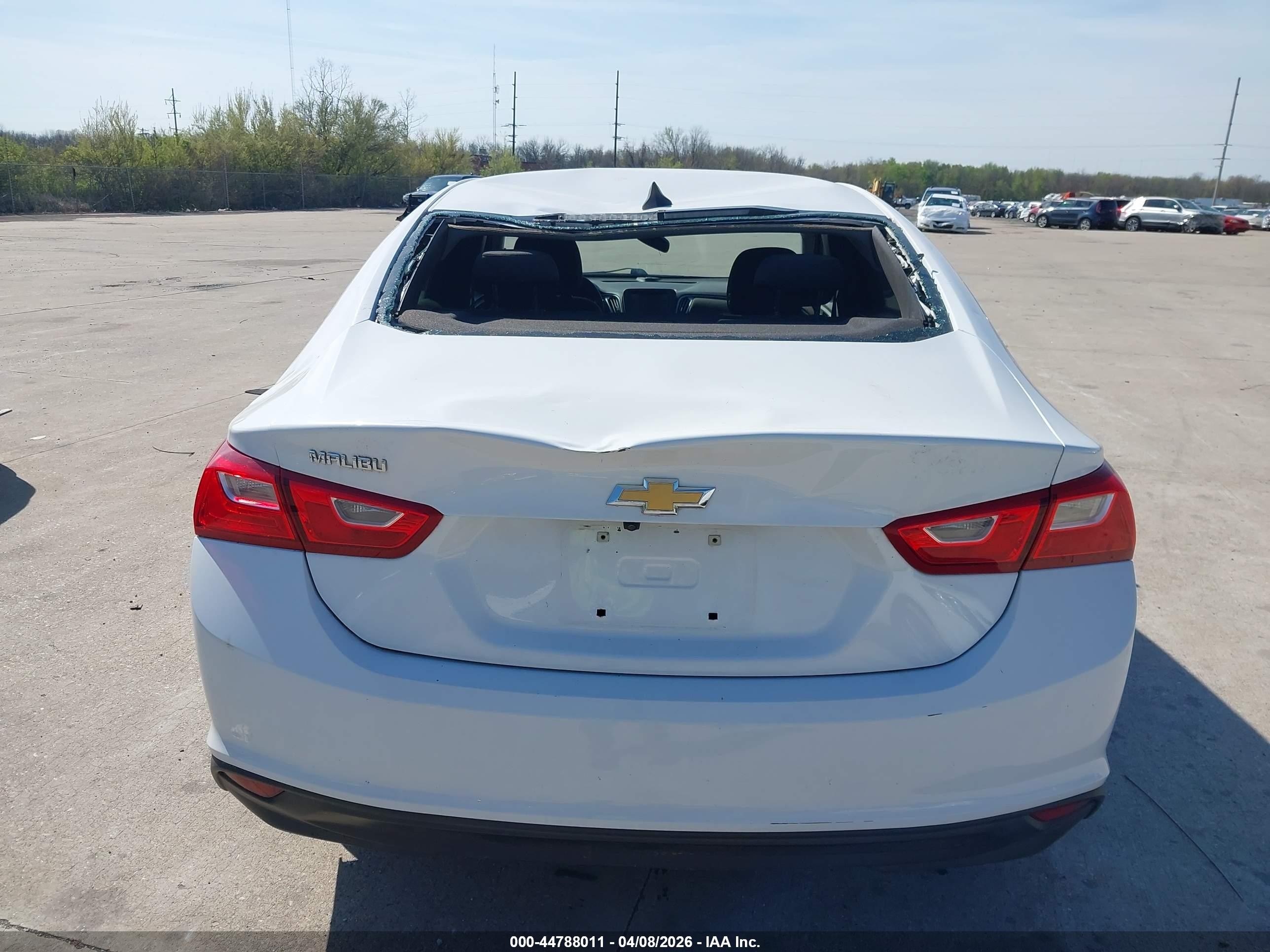 2018 Chevrolet Malibu 1ls White vin: 1G1ZB5ST4JF263556