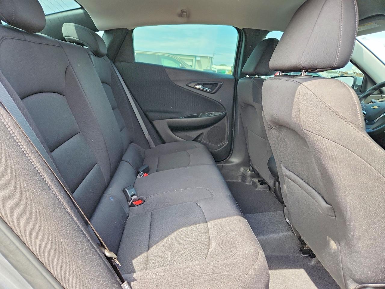 2024 Chevrolet Malibu Ls Серебряный vin: 1G1ZB5ST4RF184139