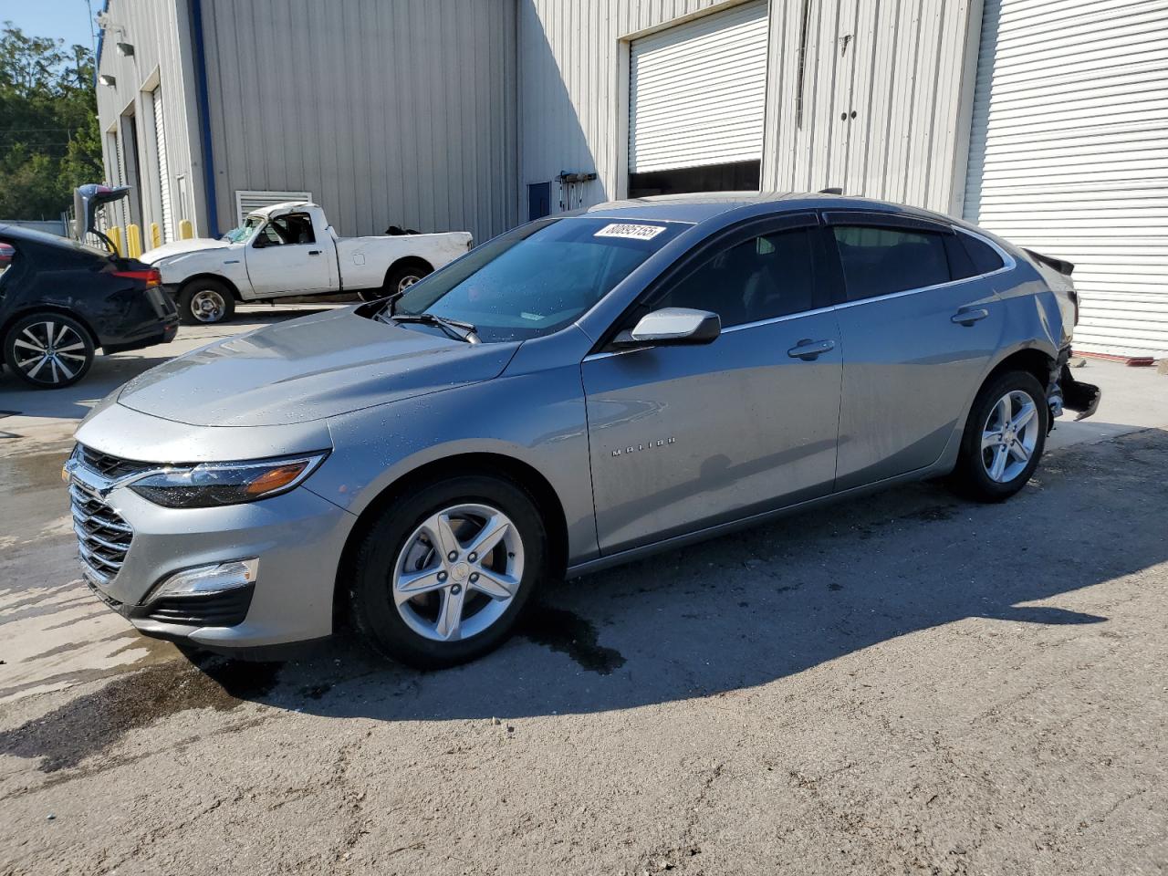 1G1ZB5ST4SF105977