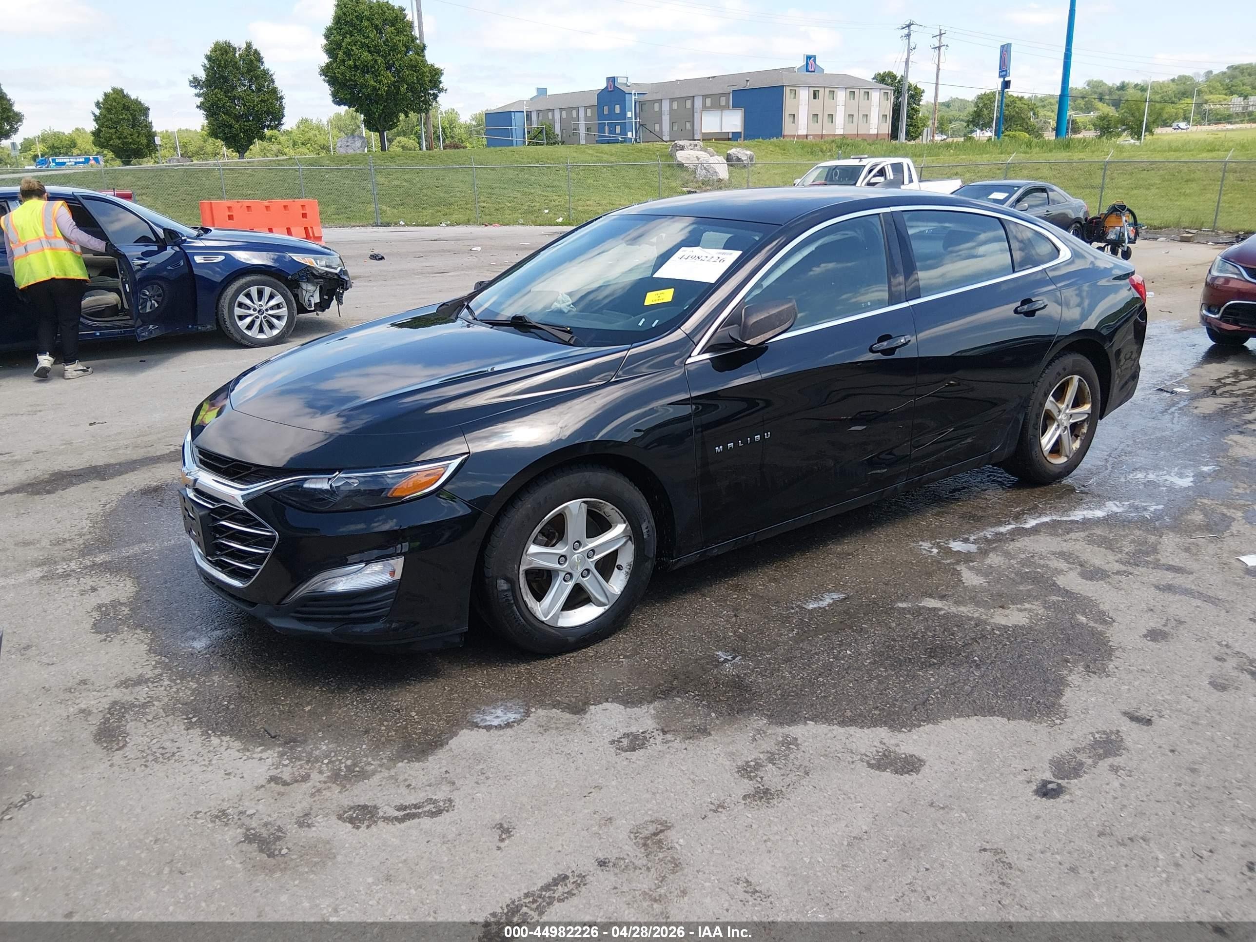 2020 Chevrolet Malibu Fwd Ls Черный vin: 1G1ZB5ST5LF005338