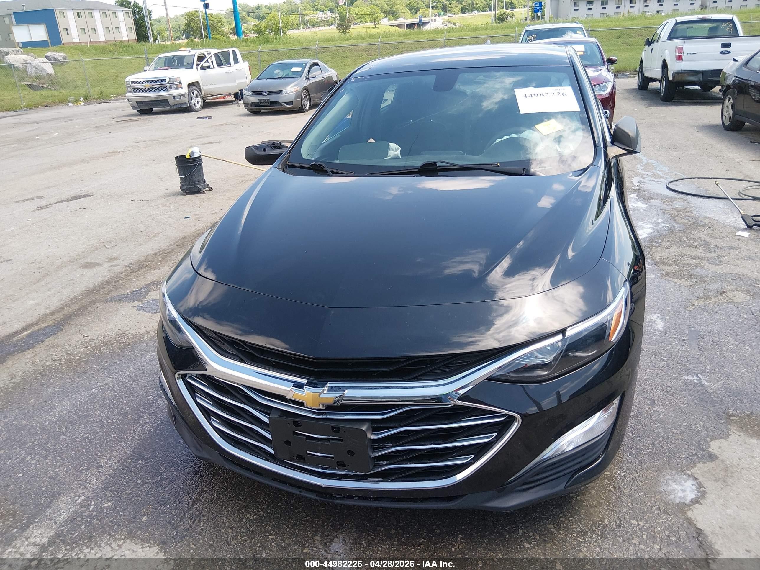 2020 Chevrolet Malibu Fwd Ls Черный vin: 1G1ZB5ST5LF005338